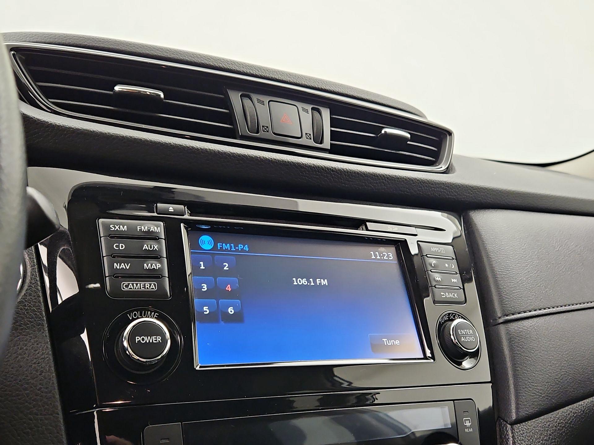 Thumbnail: 2017 Nissan Rogue - 16