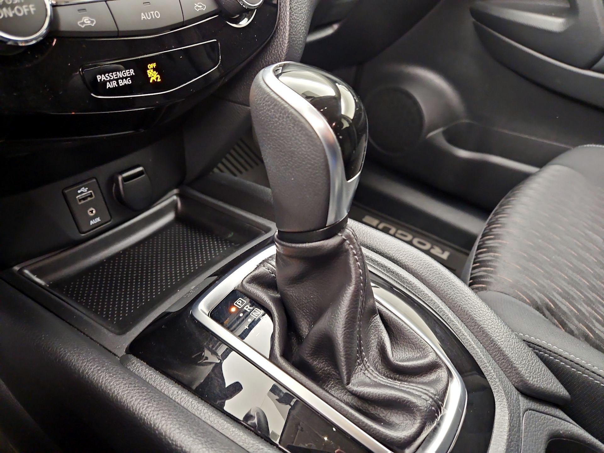 Thumbnail: 2017 Nissan Rogue - 18