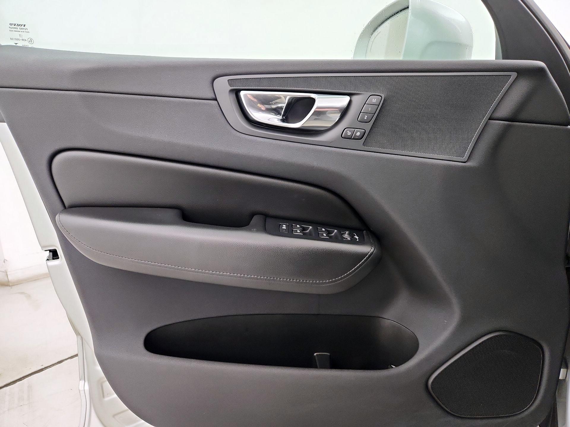 Thumbnail: 2019 Volvo XC60 - 12