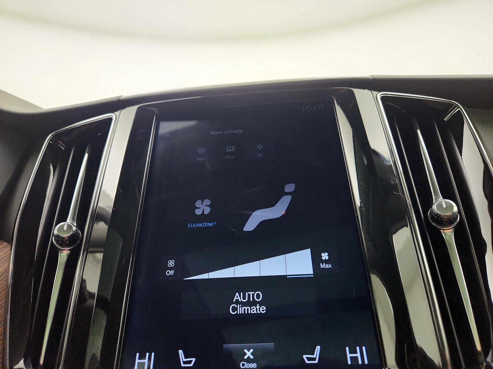 Thumbnail: 2019 Volvo XC60 - 17