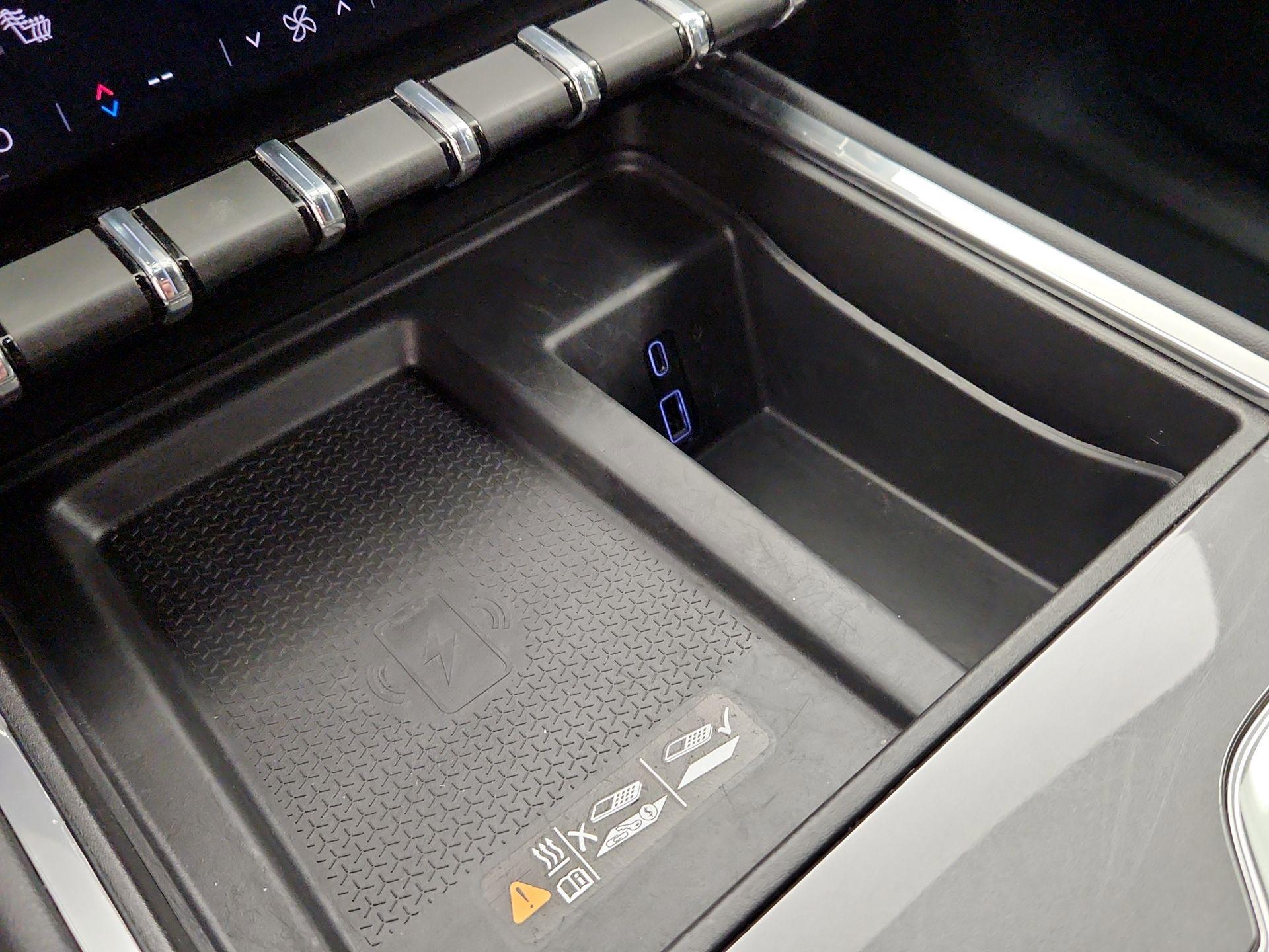 Thumbnail: 2025 GMC Acadia - 19