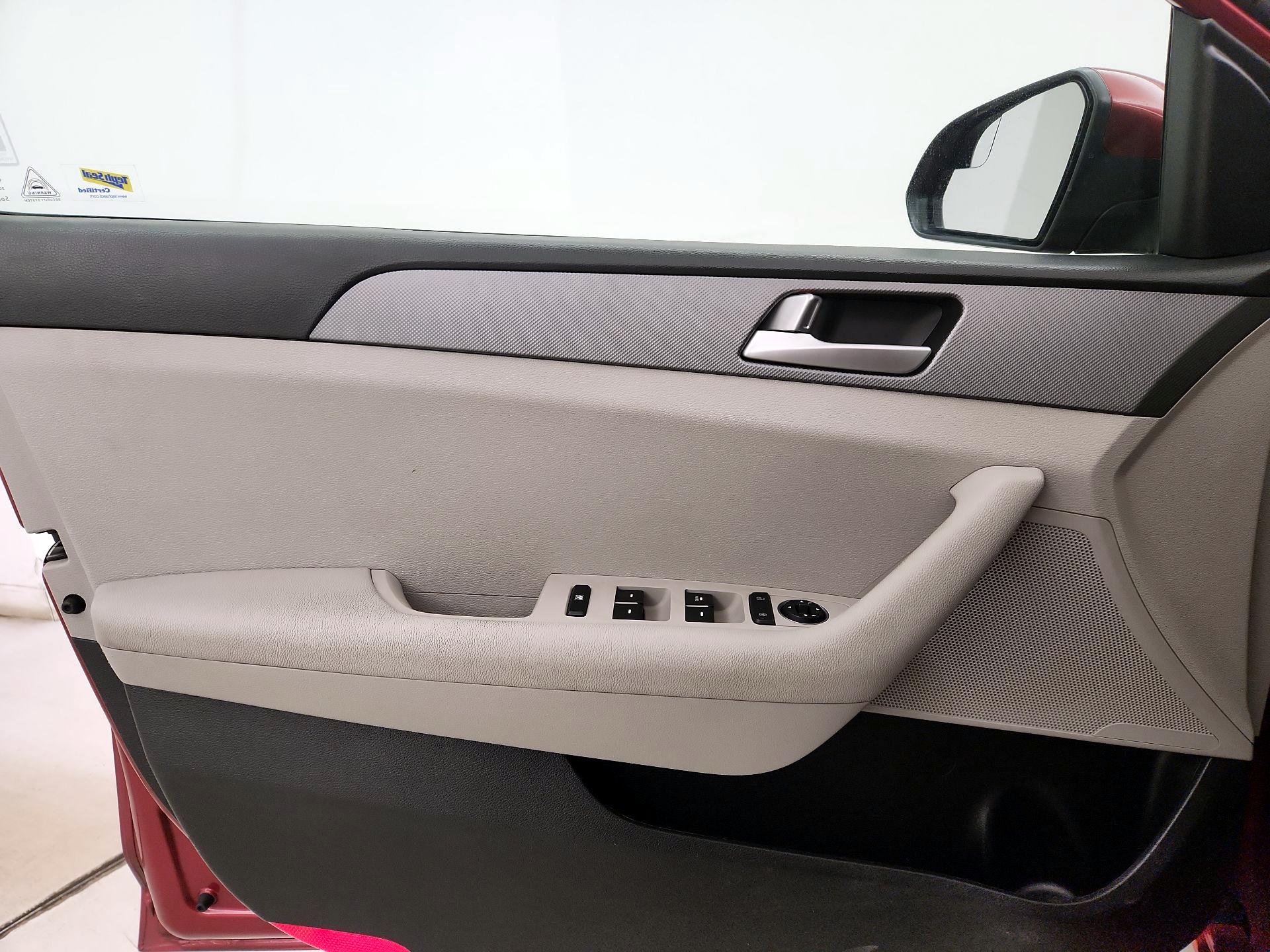 Thumbnail: 2016 Hyundai Sonata - 12