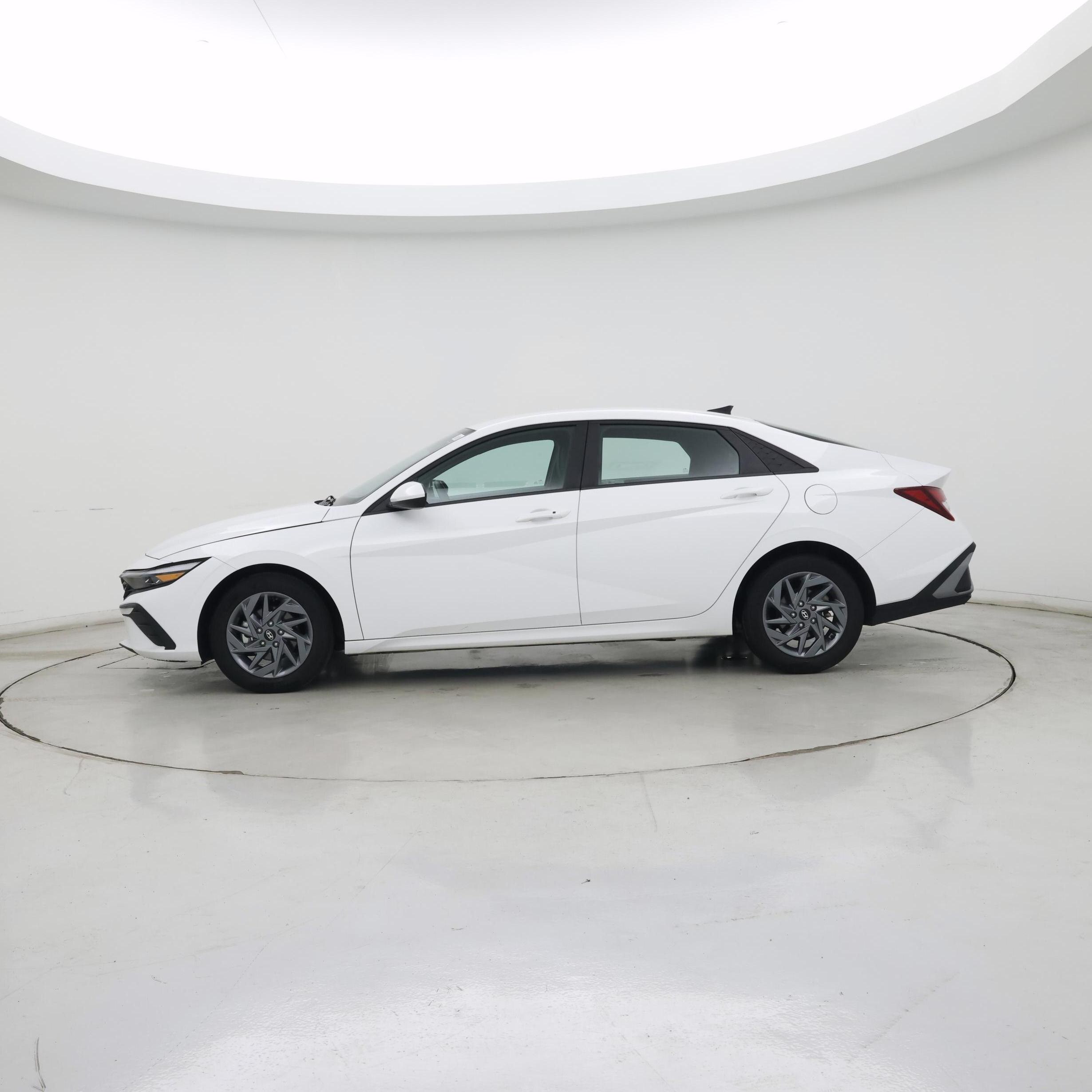 Thumbnail: 2024 Hyundai Elantra - 3