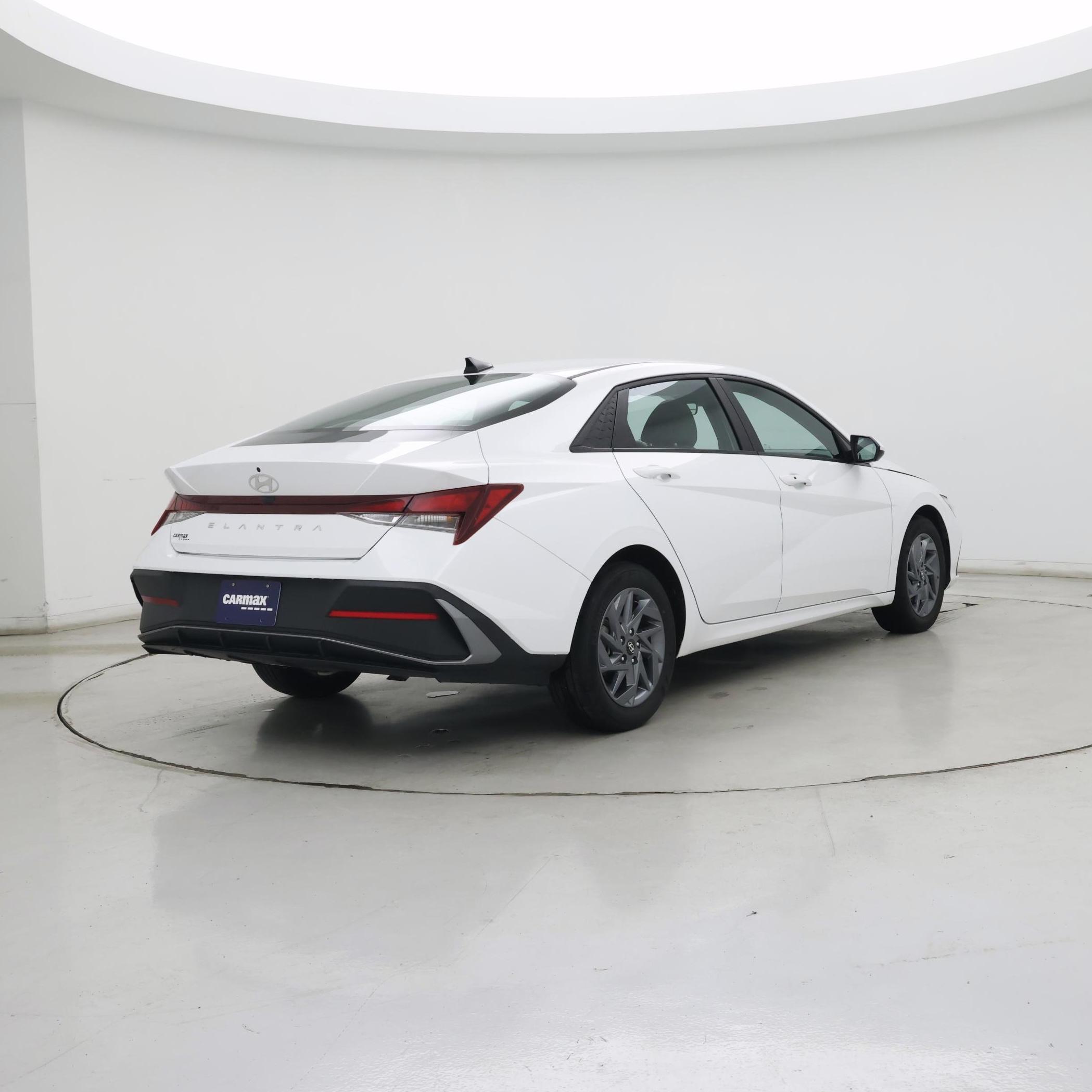 Thumbnail: 2024 Hyundai Elantra - 8