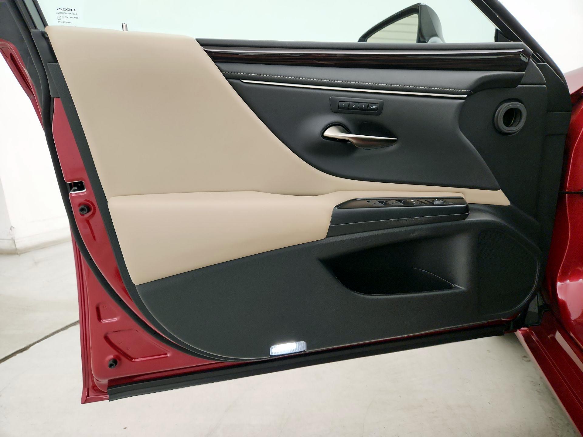 Thumbnail: 2019 Lexus ES - 12