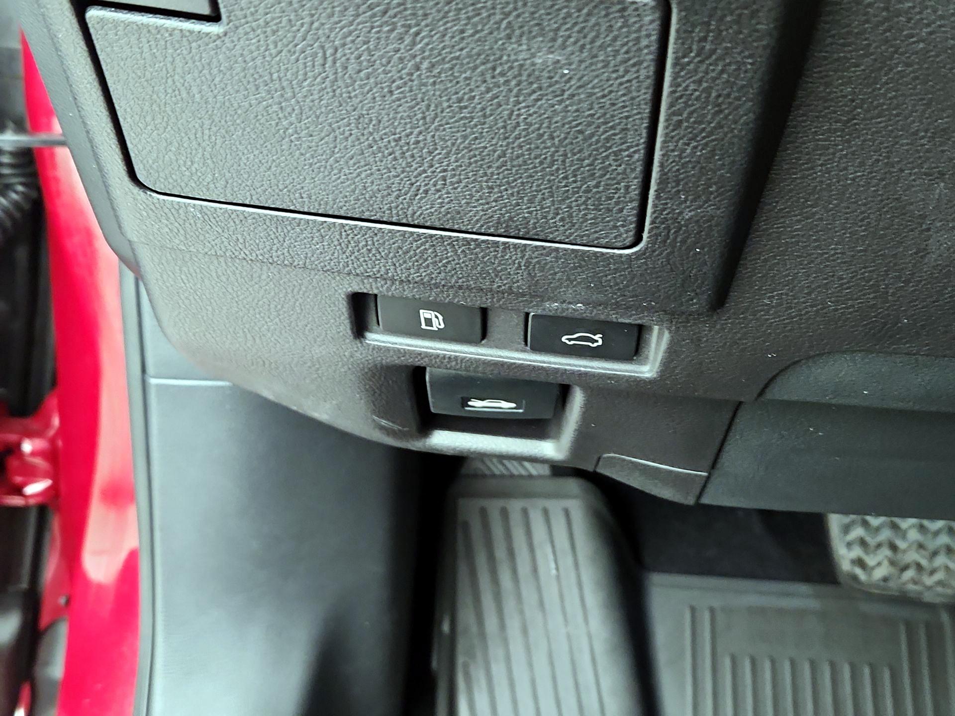 Thumbnail: 2019 Lexus ES - 13