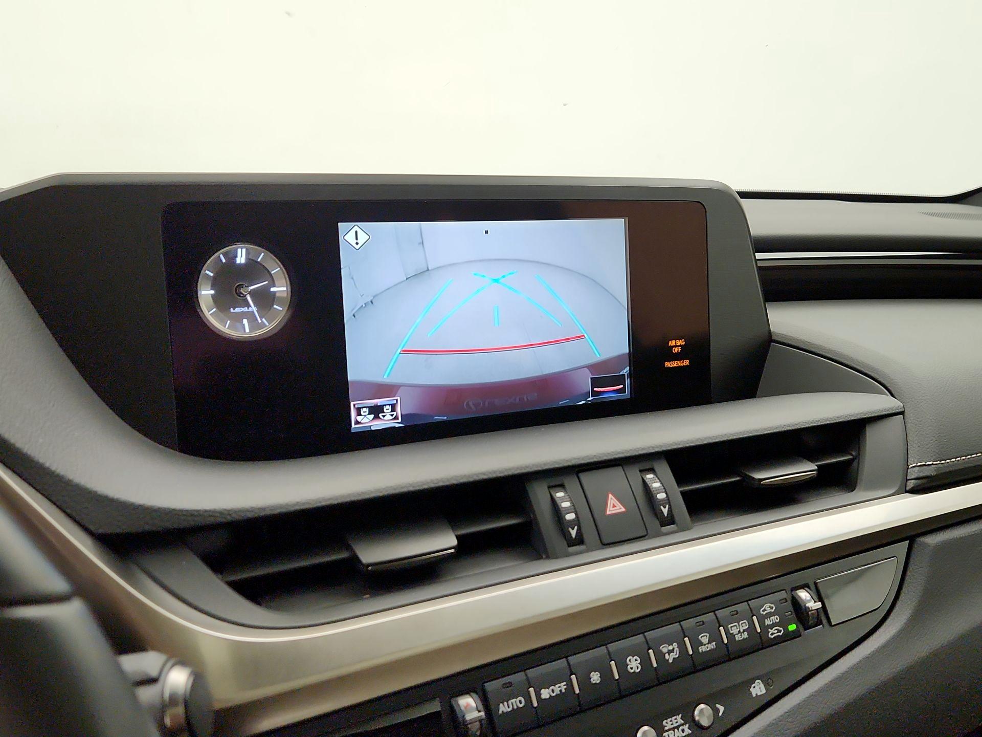 Thumbnail: 2019 Lexus ES - 14