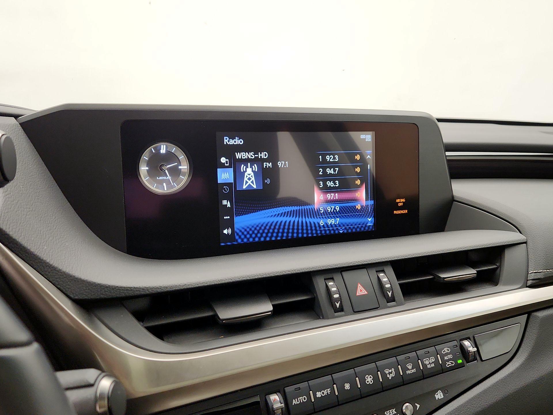 Thumbnail: 2019 Lexus ES - 15