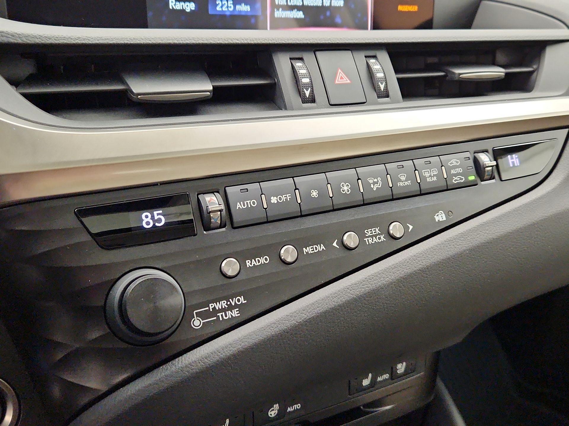 Thumbnail: 2019 Lexus ES - 16