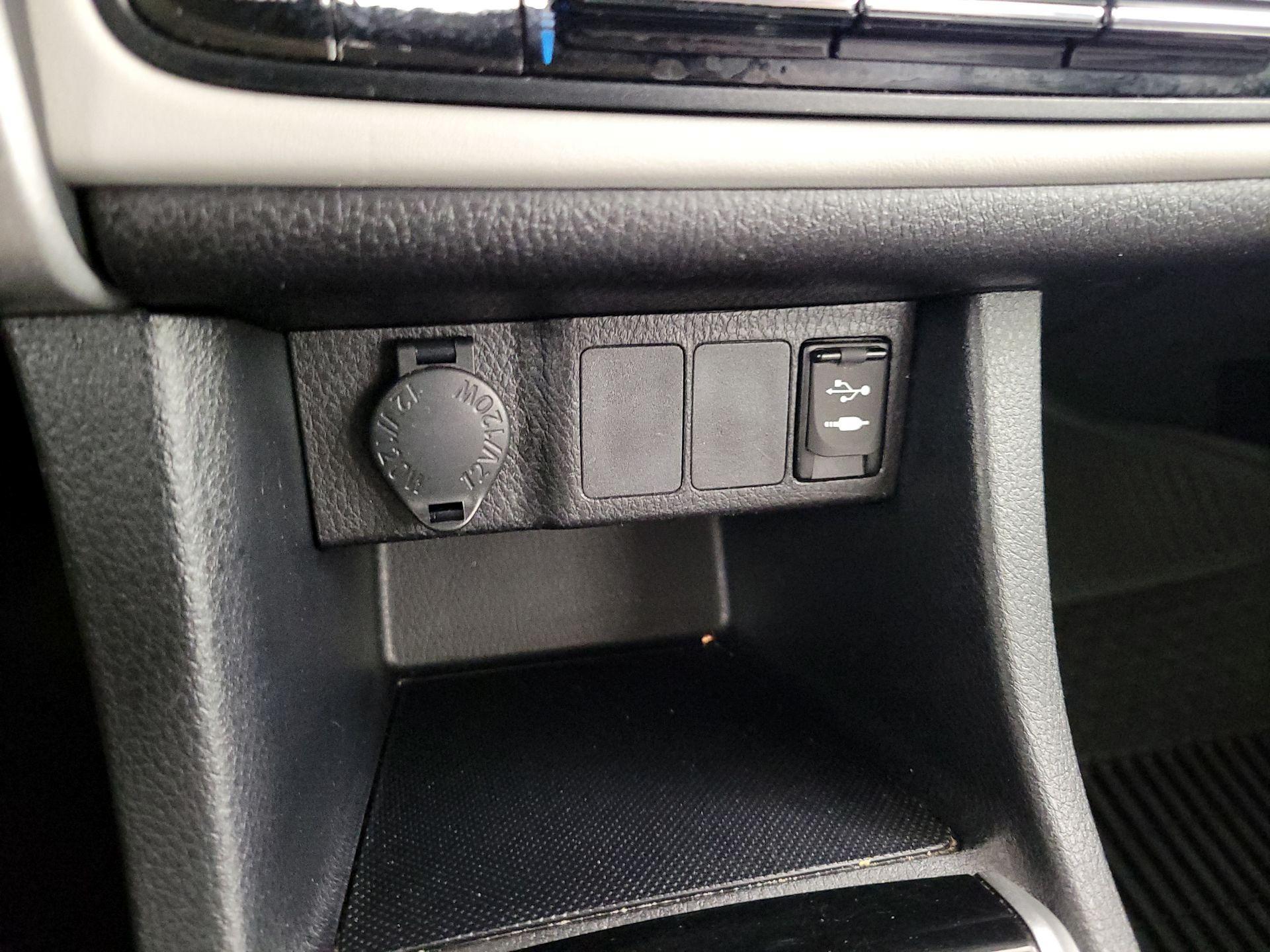 Thumbnail: 2018 Toyota Corolla - 18