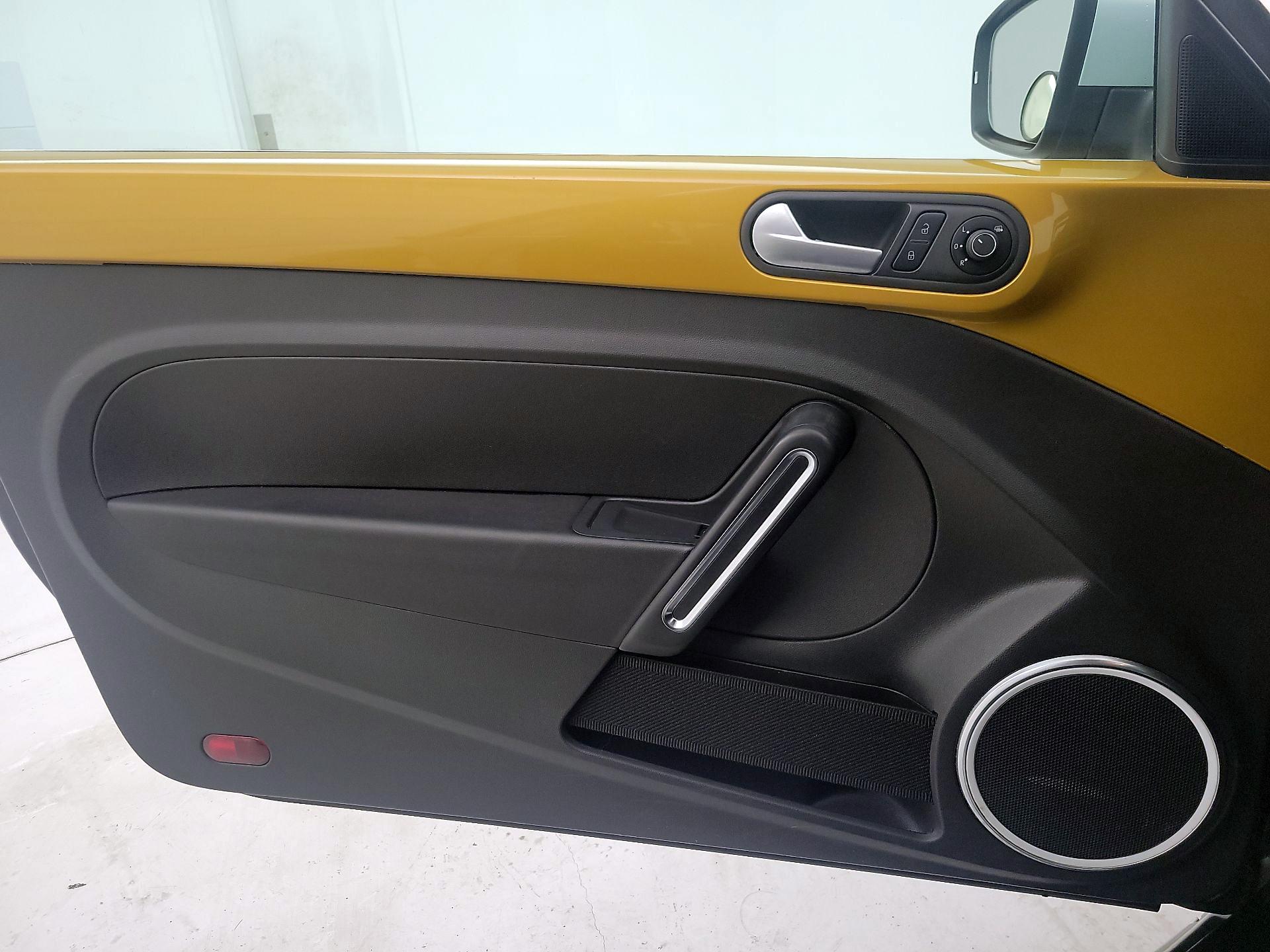 Thumbnail: 2016 Volkswagen Beetle - 12