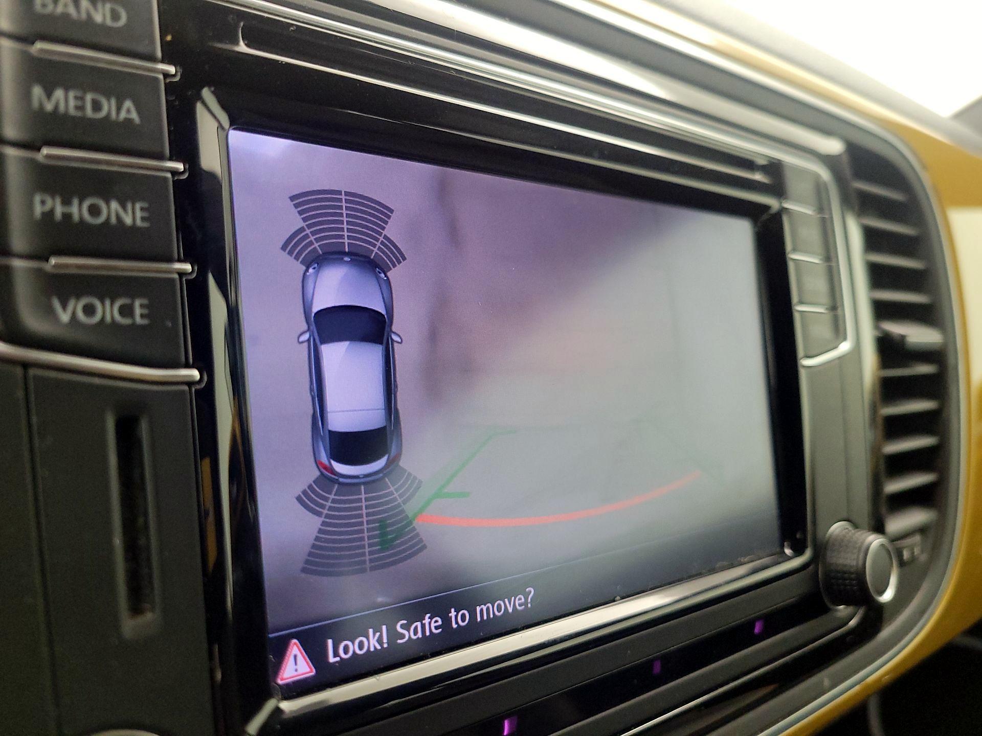 Thumbnail: 2016 Volkswagen Beetle - 14