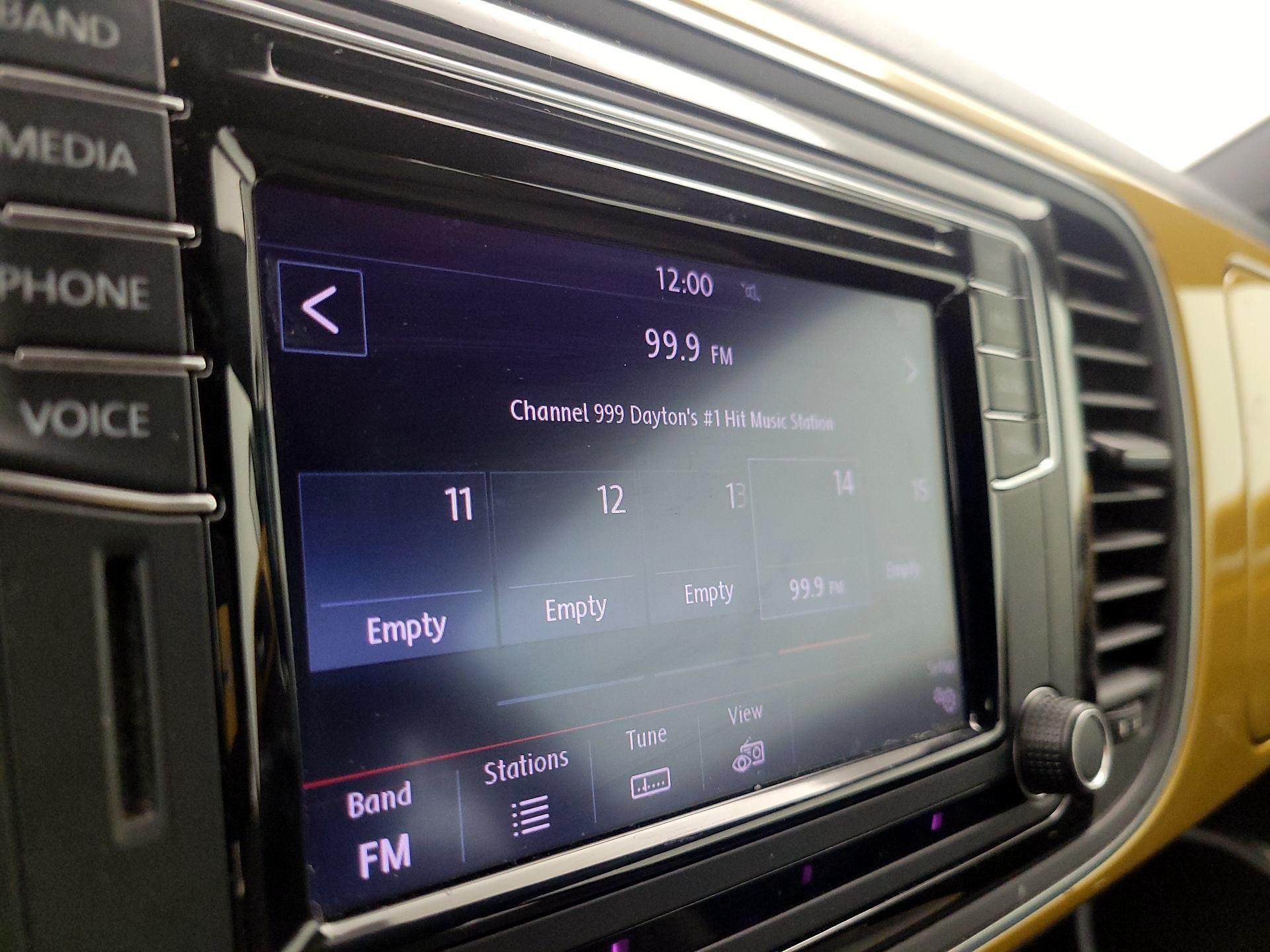 Thumbnail: 2016 Volkswagen Beetle - 15