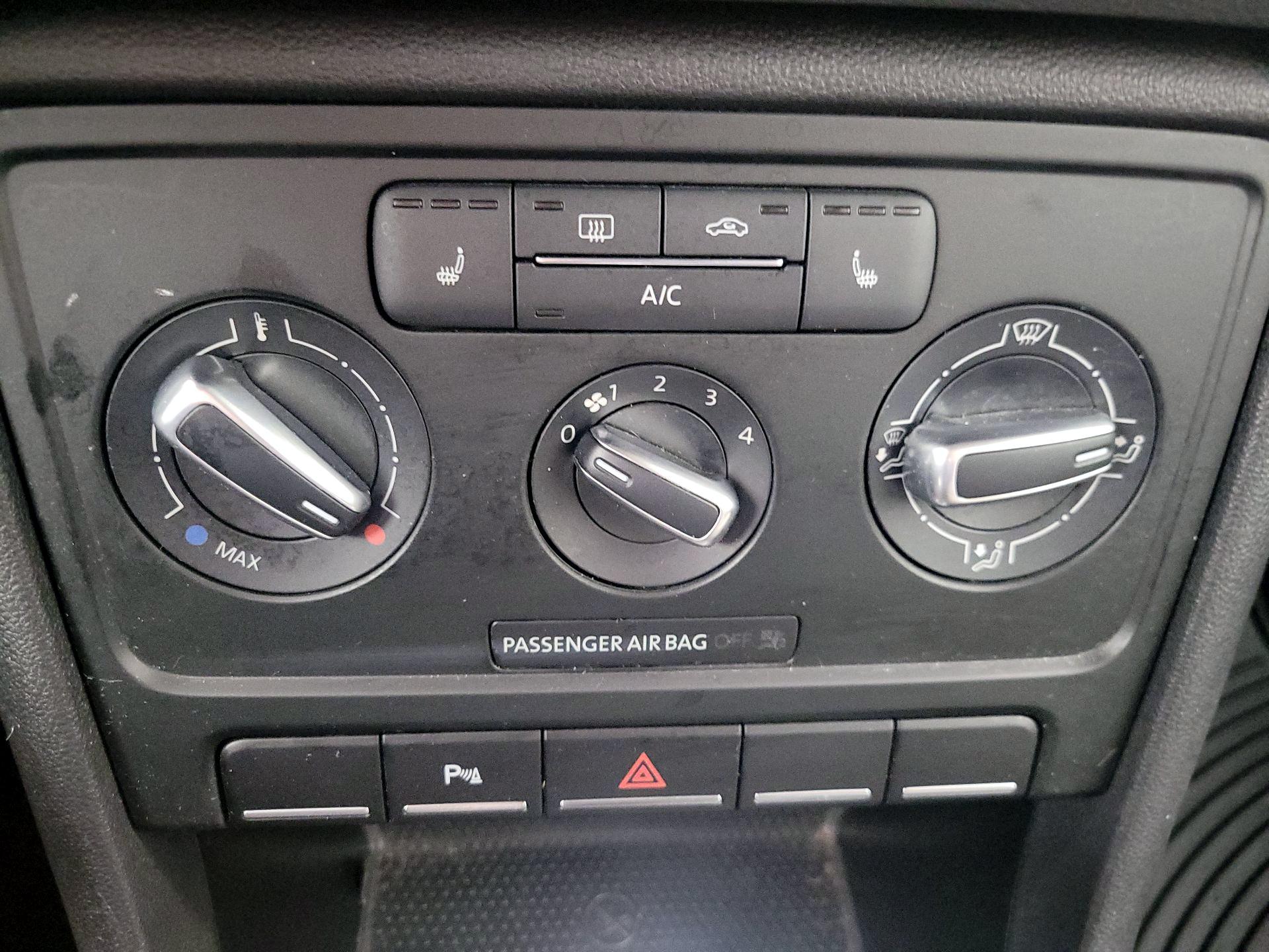 Thumbnail: 2016 Volkswagen Beetle - 16