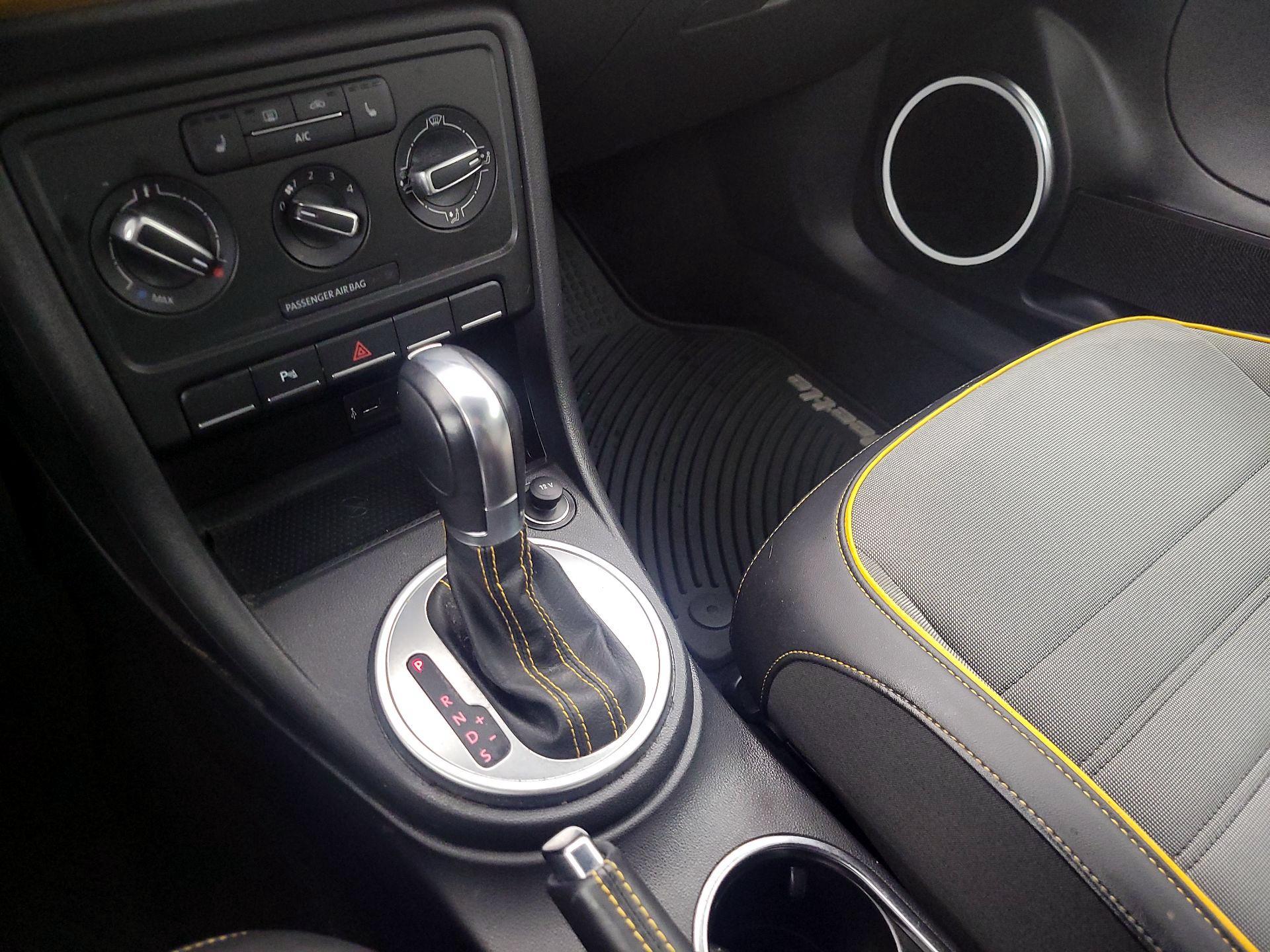 Thumbnail: 2016 Volkswagen Beetle - 17