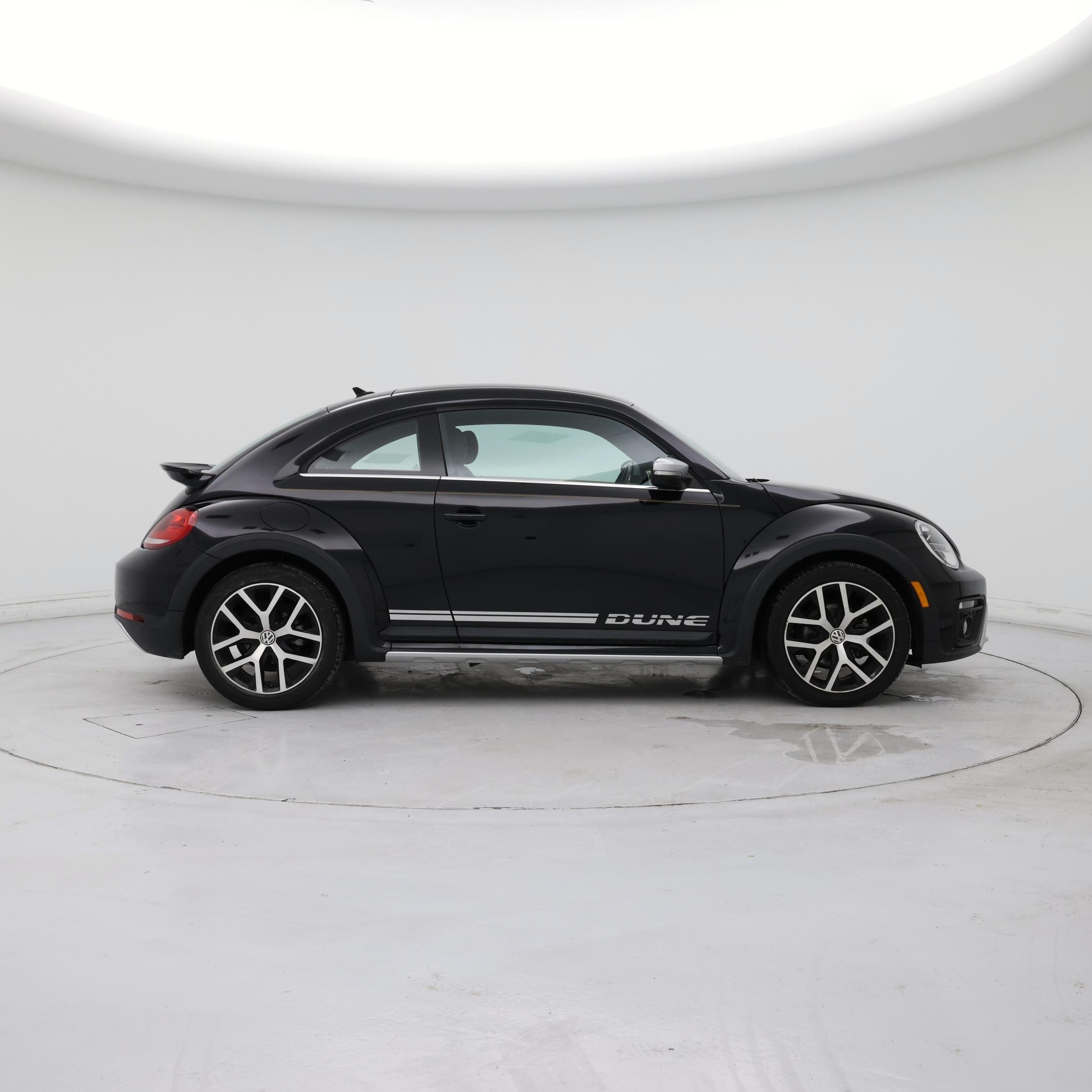 Thumbnail: 2016 Volkswagen Beetle - 7