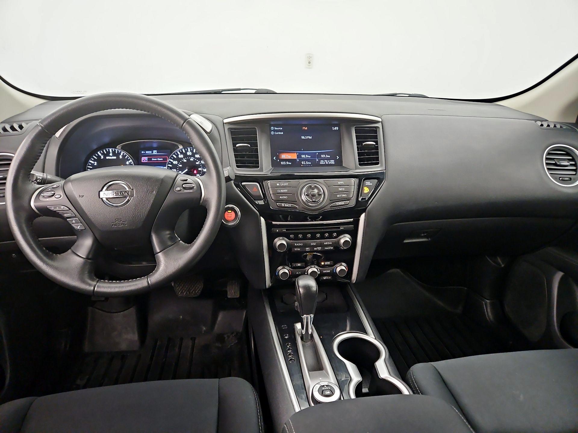 Thumbnail: 2017 Nissan Pathfinder - 9