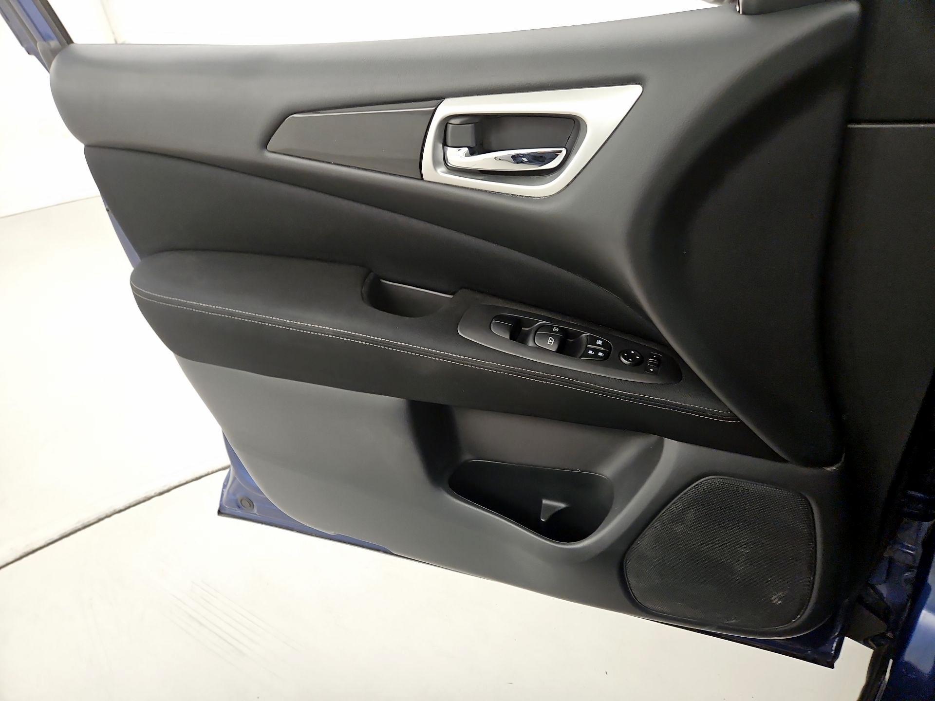 Thumbnail: 2017 Nissan Pathfinder - 12