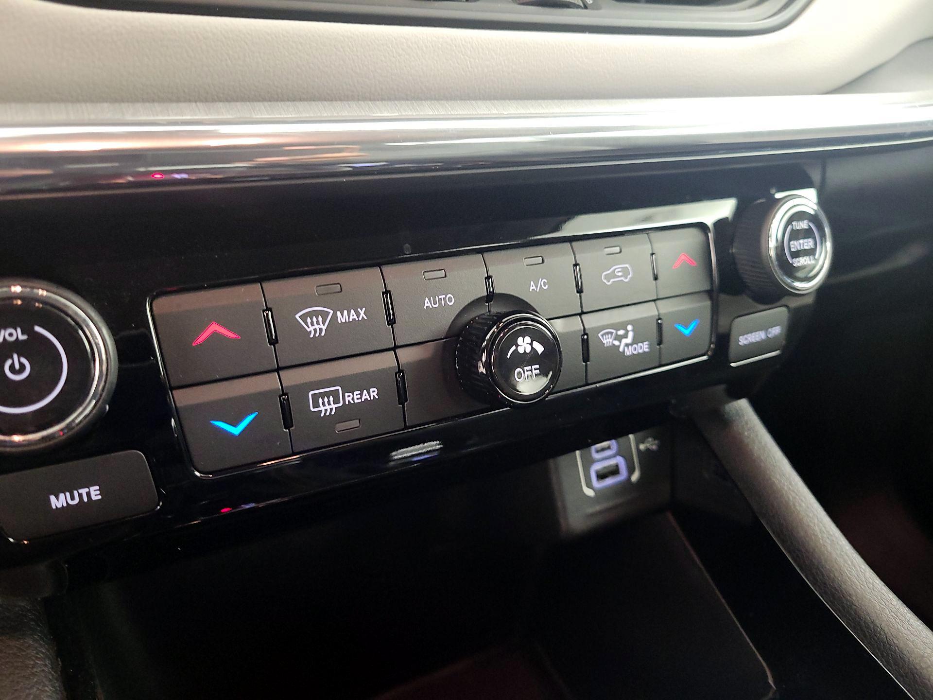 Thumbnail: 2022 Jeep Compass - 16