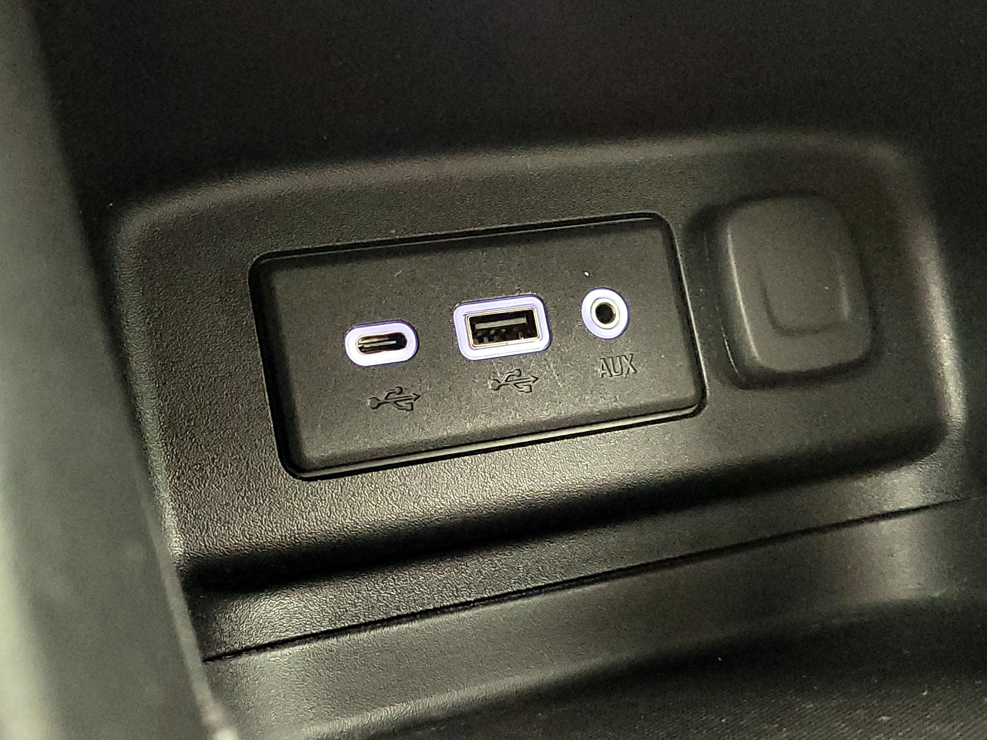 Thumbnail: 2020 Chevrolet Equinox - 18