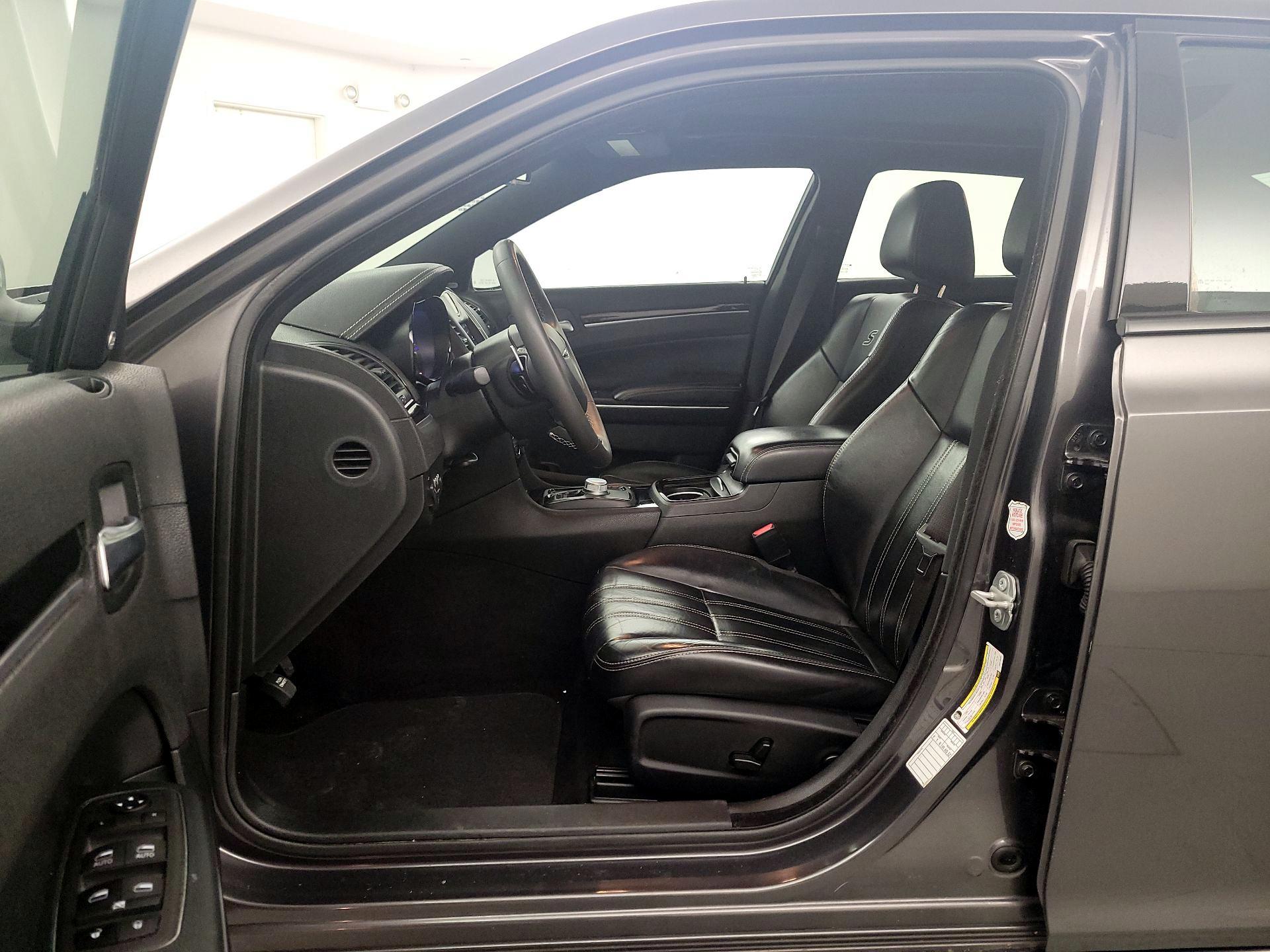 Thumbnail: 2022 Chrysler 300 - 11