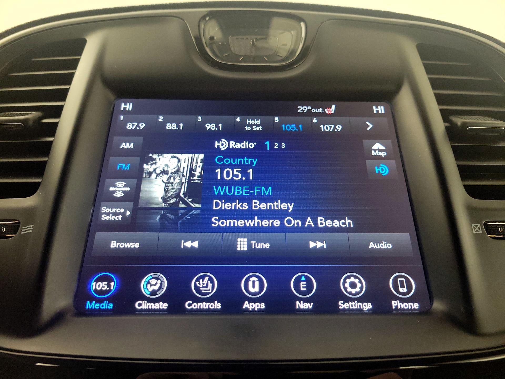 Thumbnail: 2022 Chrysler 300 - 16