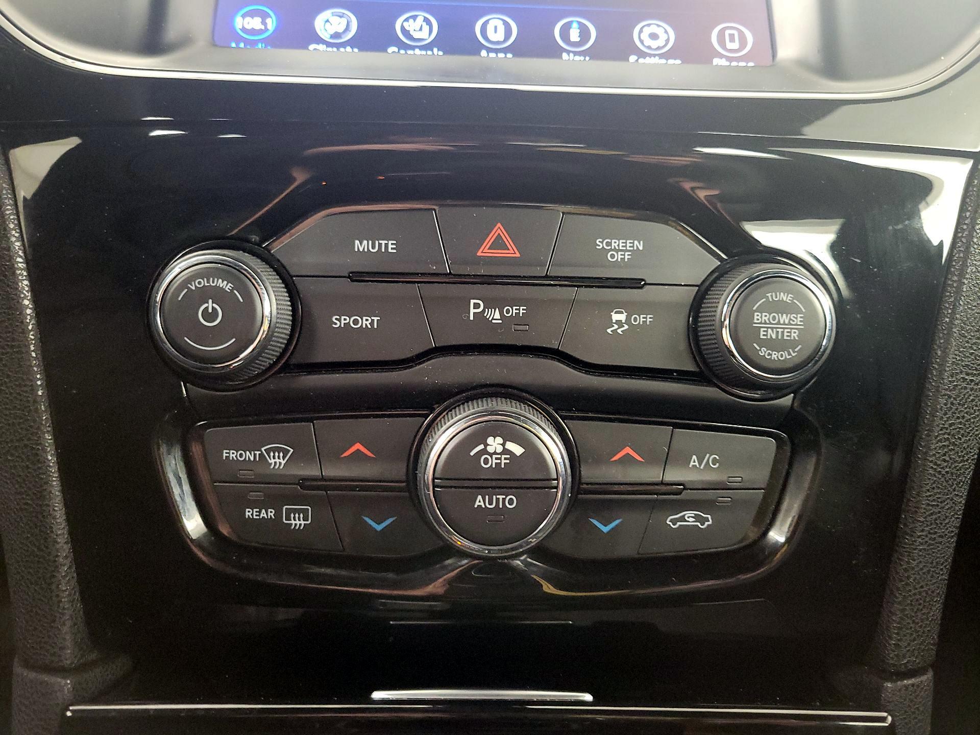 Thumbnail: 2022 Chrysler 300 - 17