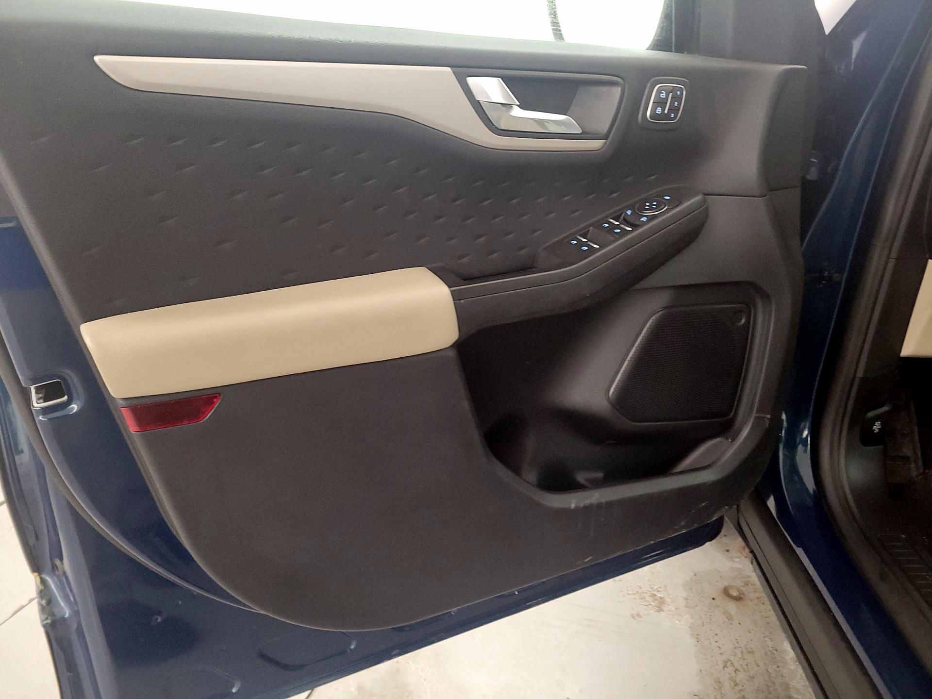 Thumbnail: 2020 Ford Escape - 12