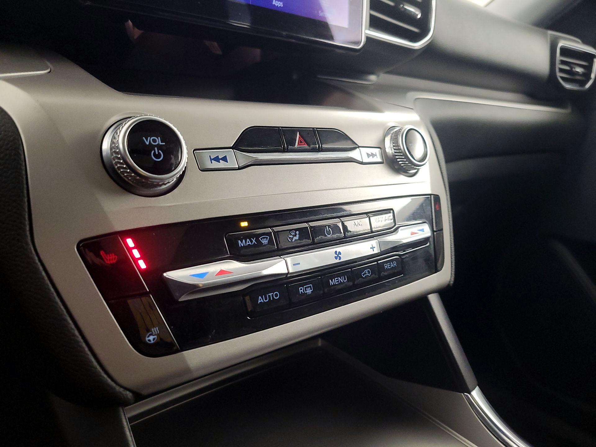 Thumbnail: 2022 Ford Explorer - 16