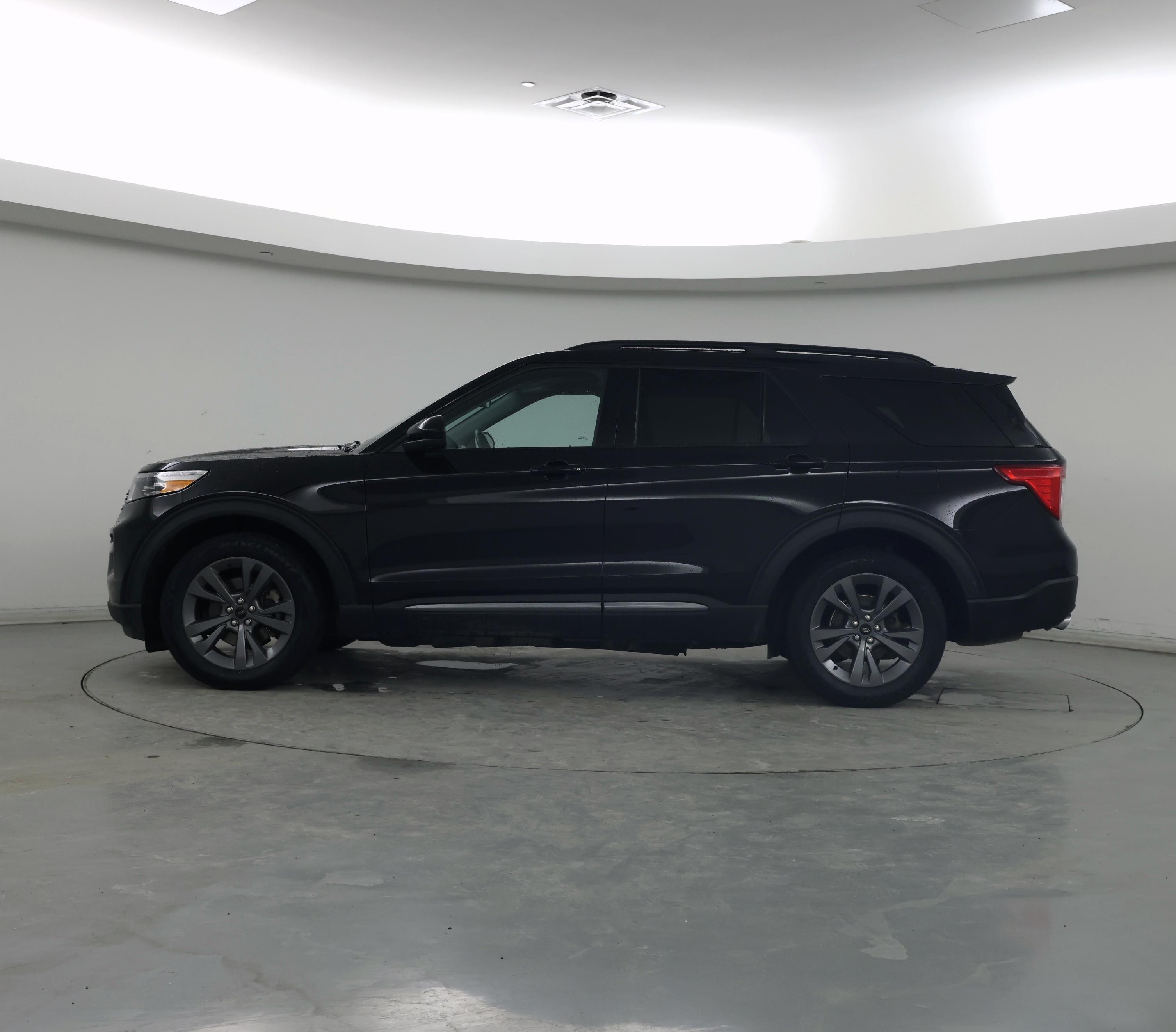 Thumbnail: 2022 Ford Explorer - 3