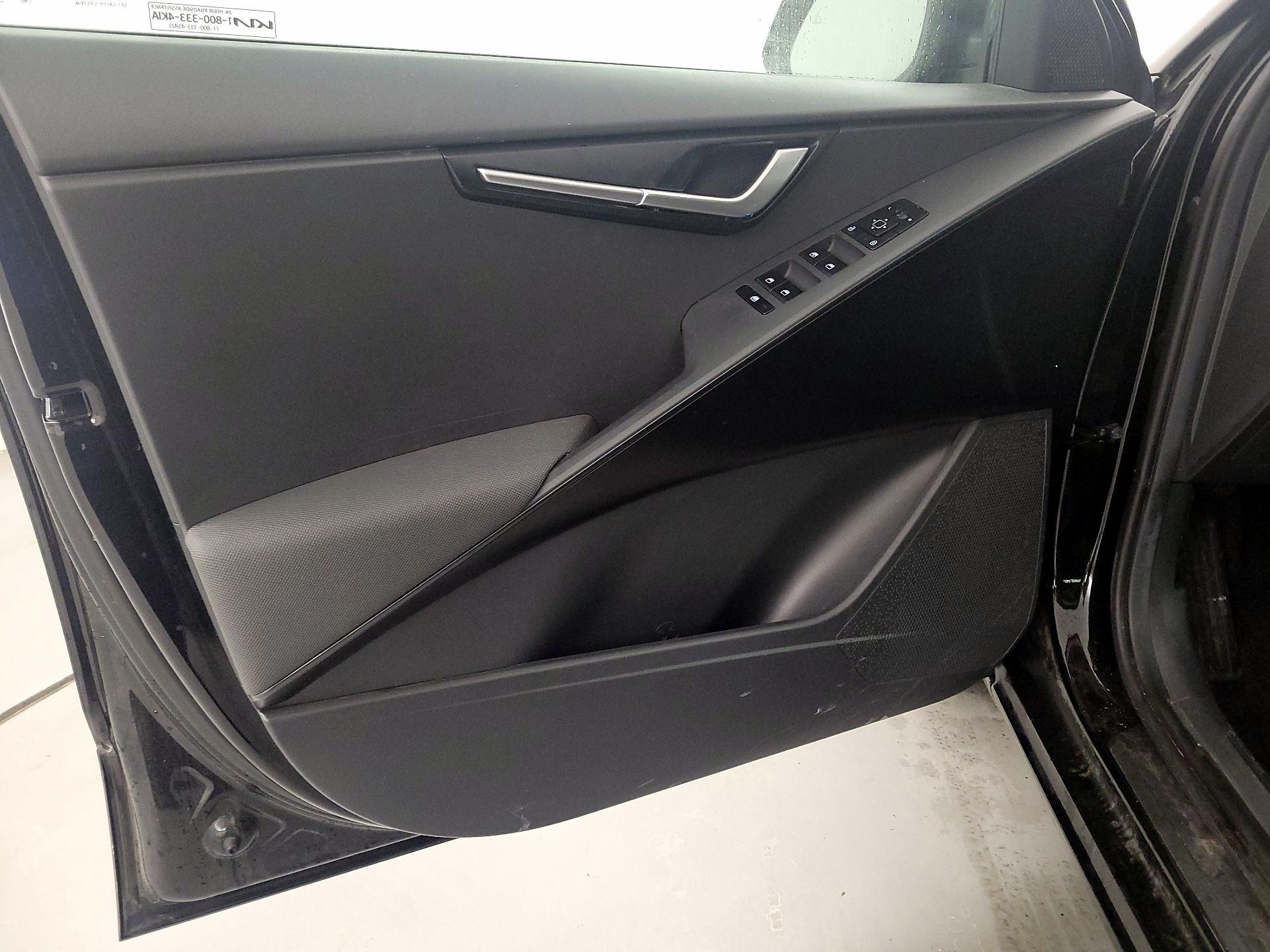 Thumbnail: 2023 Kia Niro - 12