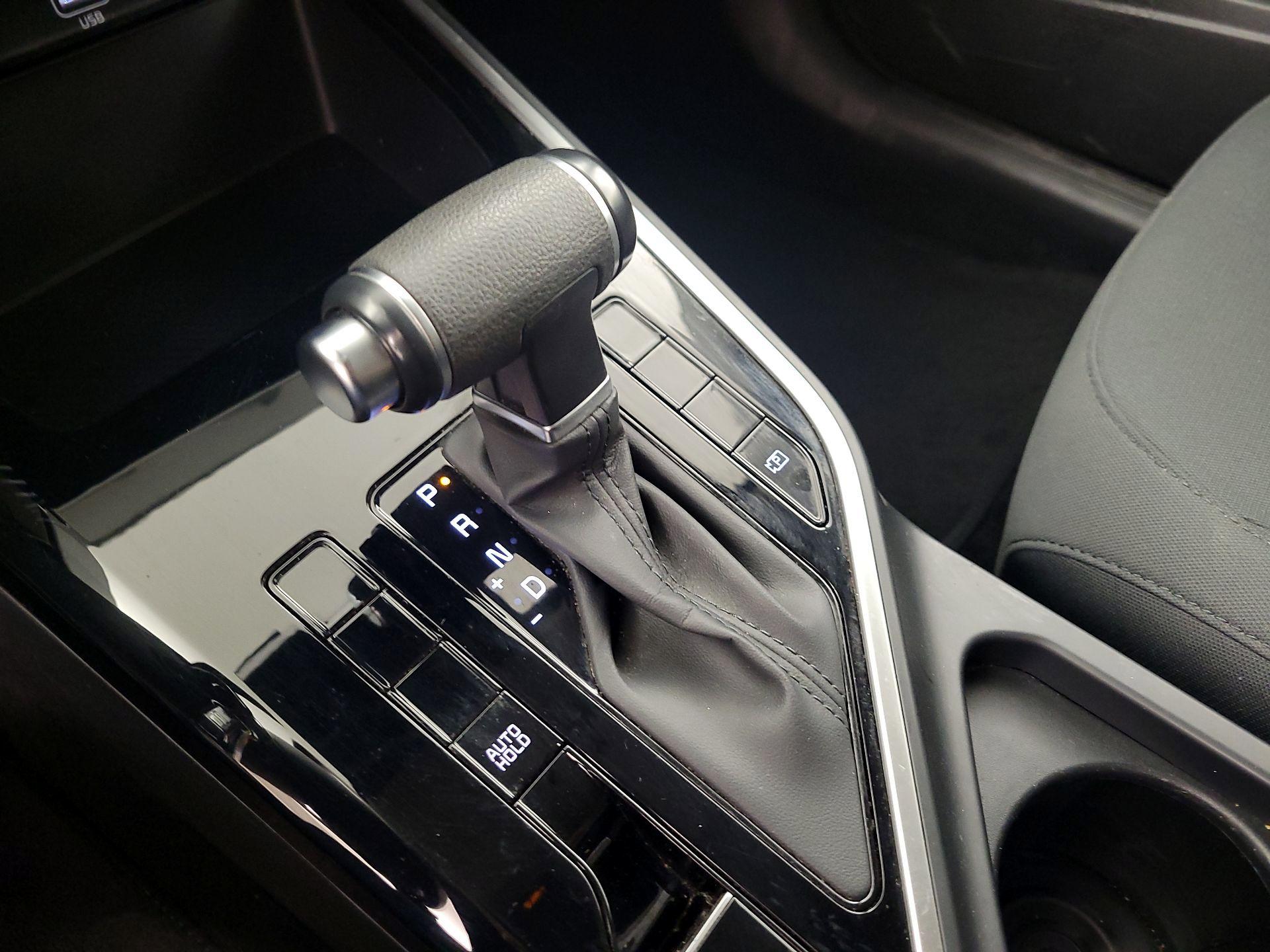 Thumbnail: 2023 Kia Niro - 17