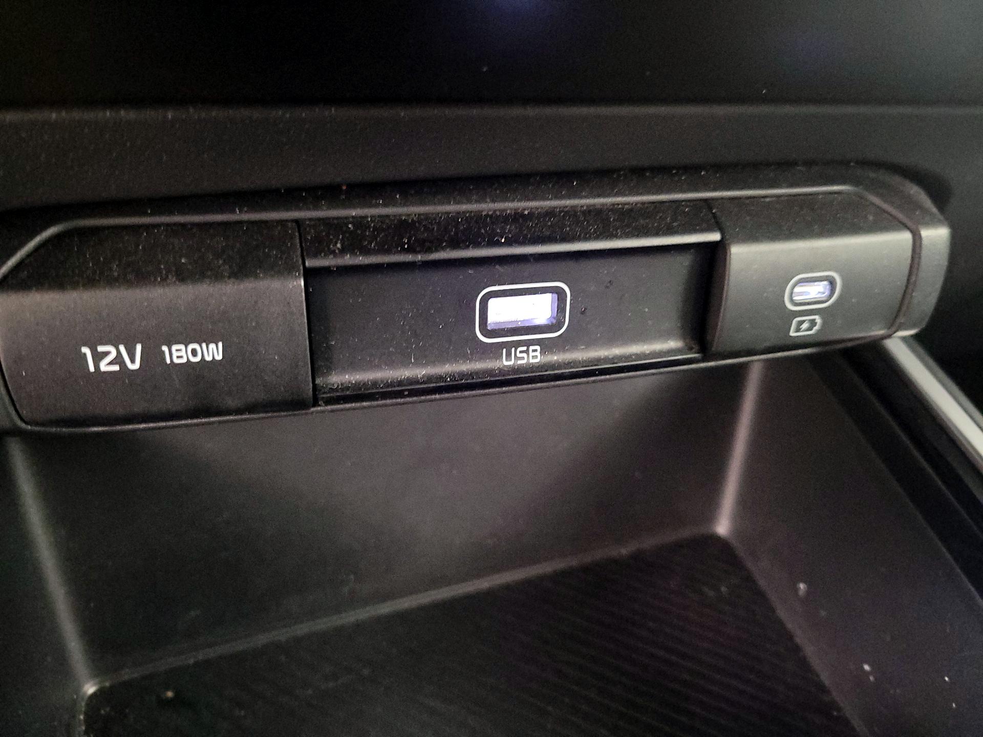 Thumbnail: 2023 Kia Niro - 18