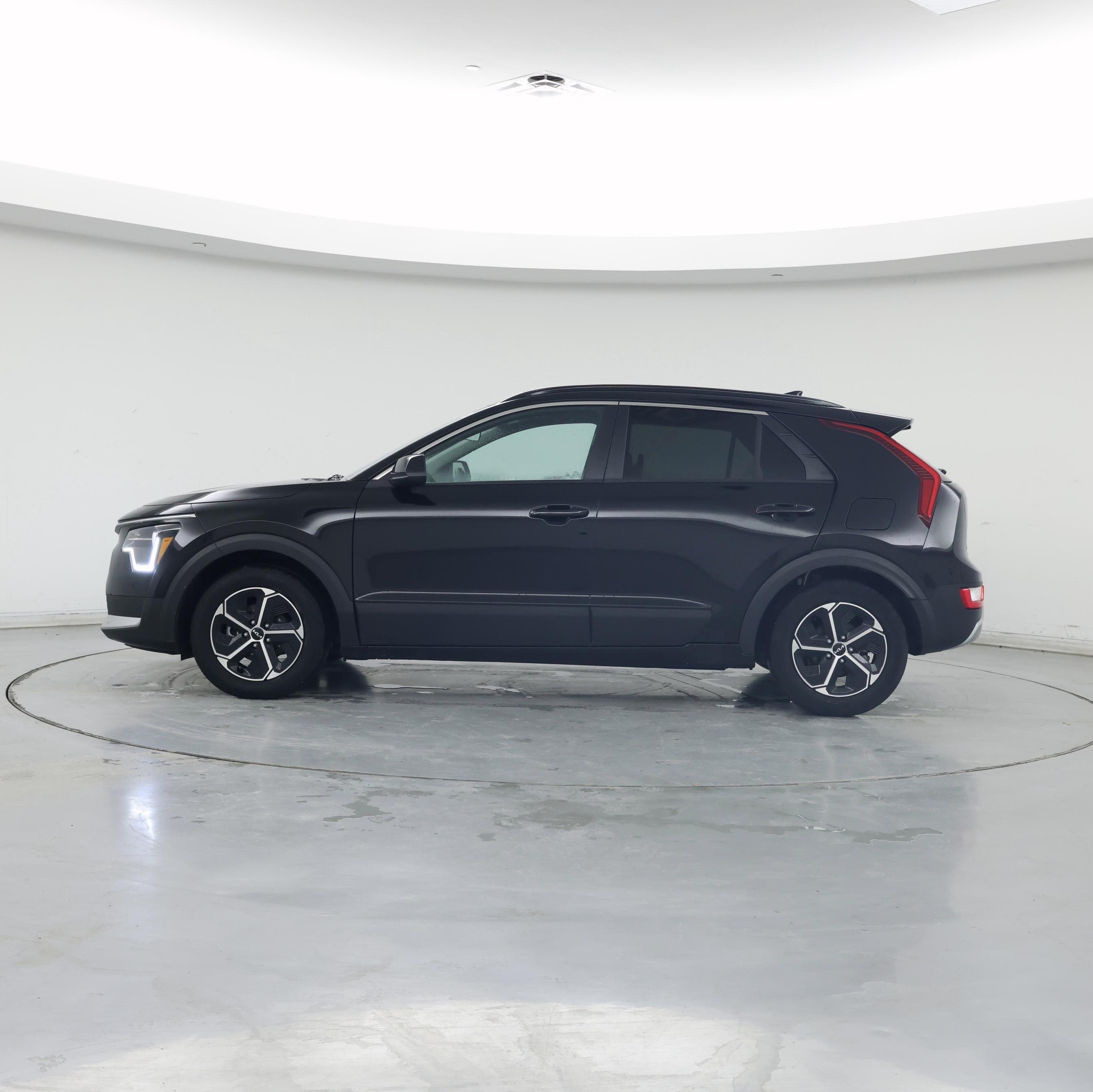 Thumbnail: 2023 Kia Niro - 3