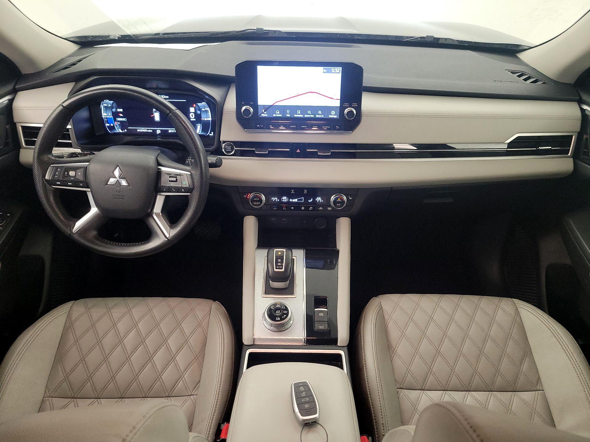 Thumbnail: 2023 Mitsubishi Outlander - 9