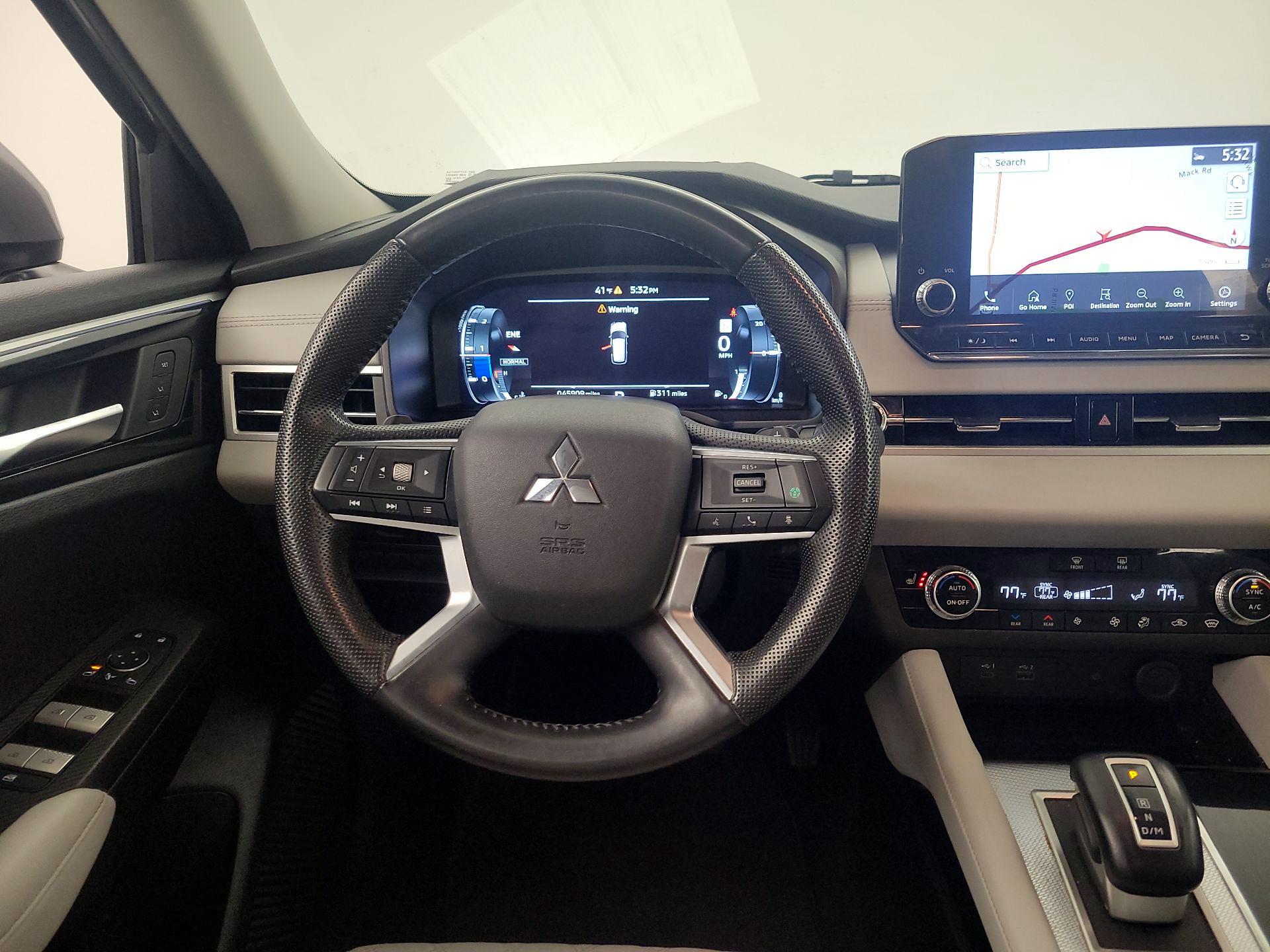 Thumbnail: 2023 Mitsubishi Outlander - 10