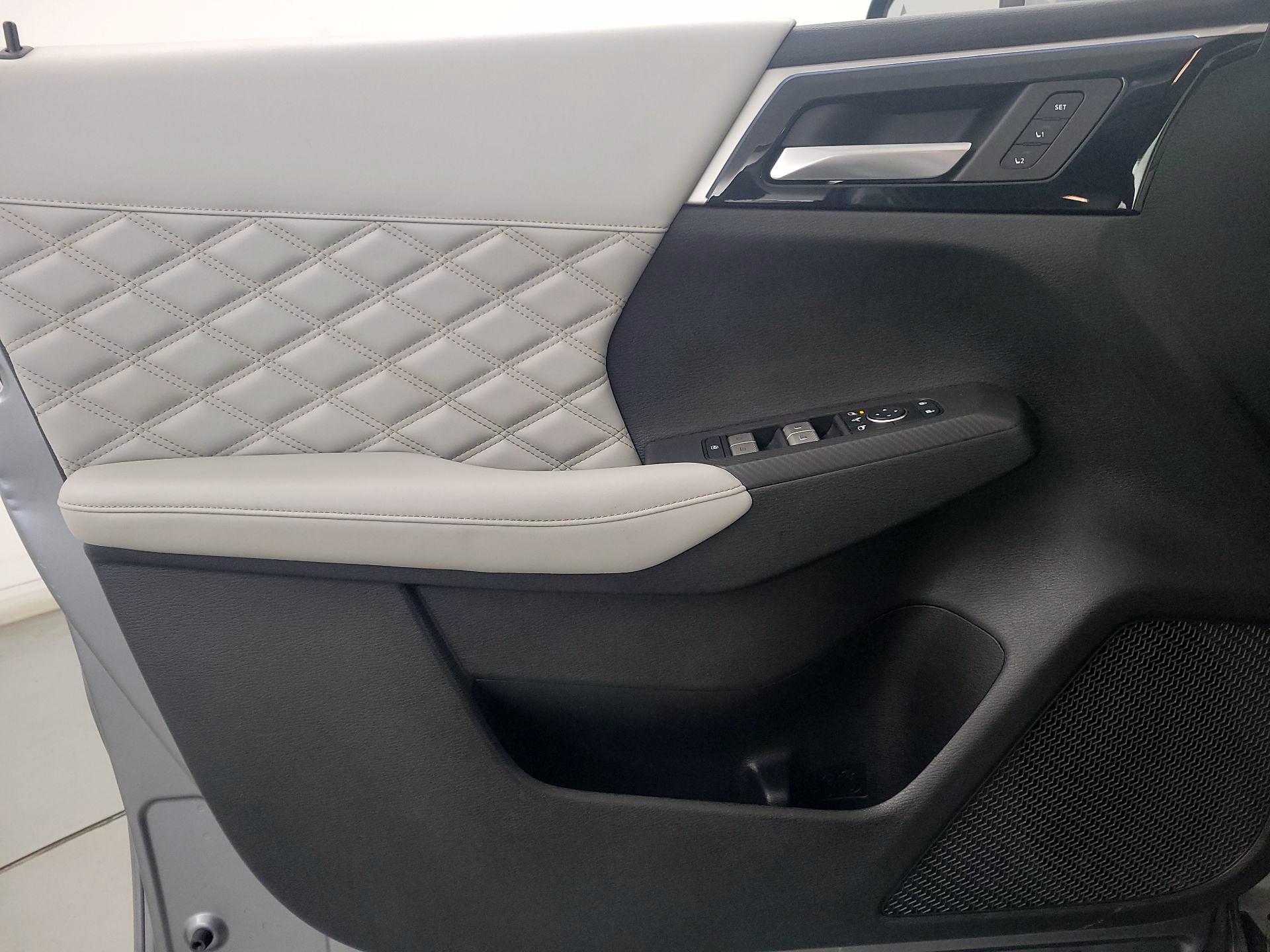 Thumbnail: 2023 Mitsubishi Outlander - 12