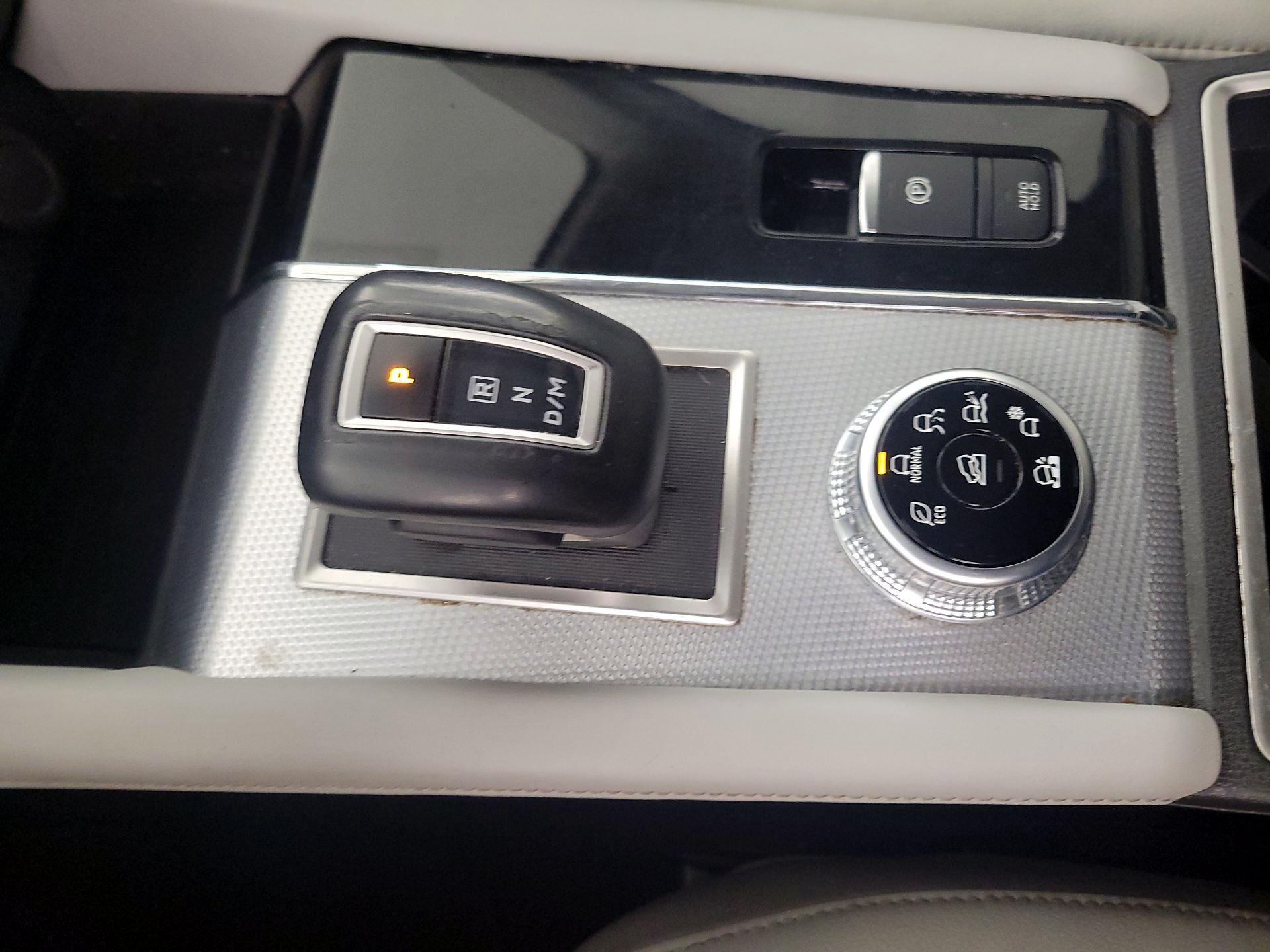 Thumbnail: 2023 Mitsubishi Outlander - 18