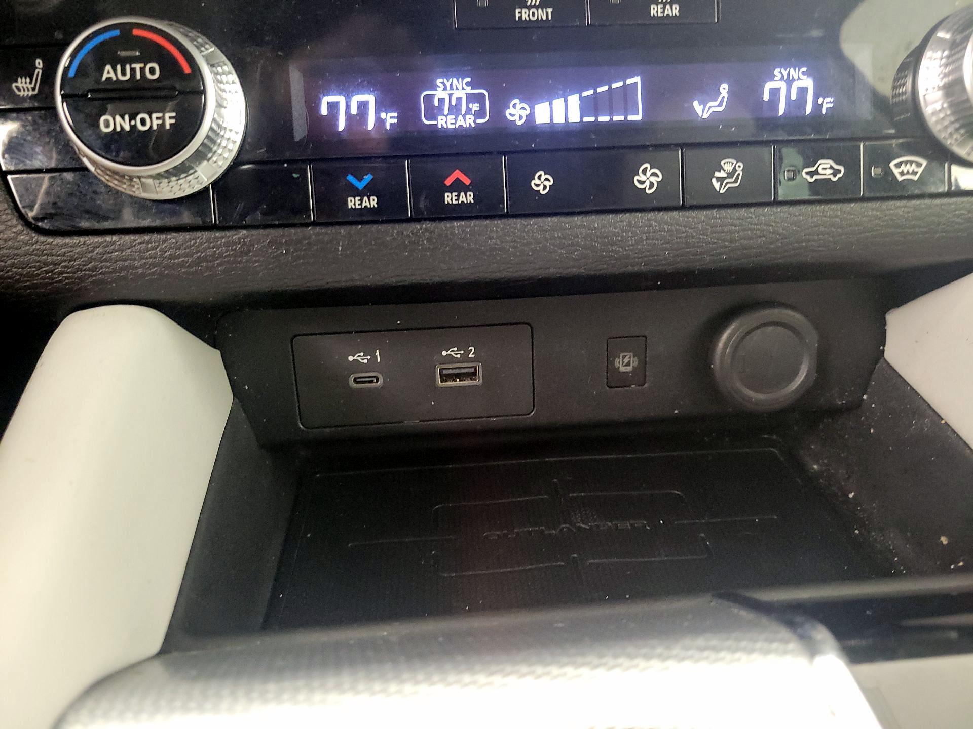 Thumbnail: 2023 Mitsubishi Outlander - 19