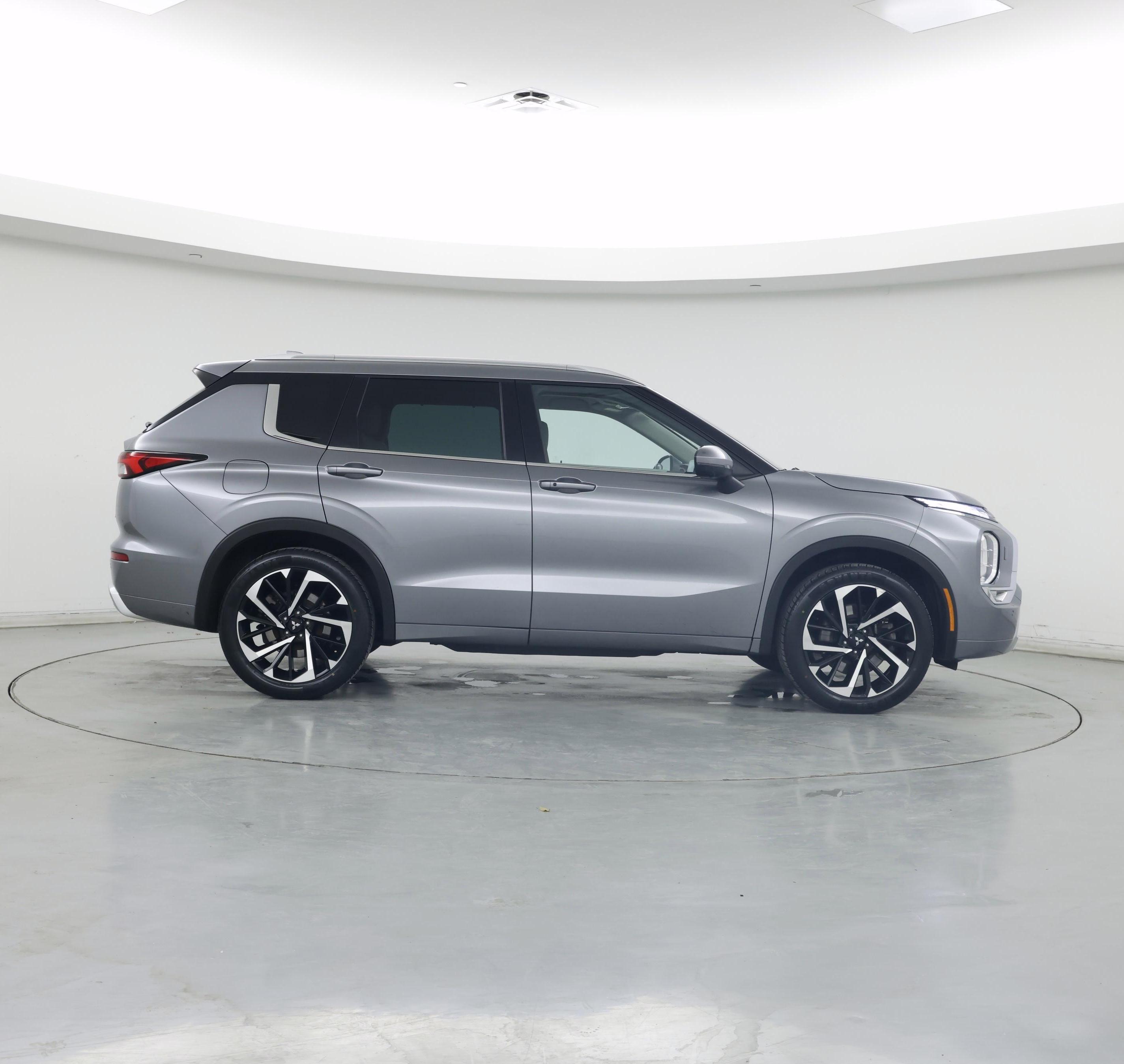 Thumbnail: 2023 Mitsubishi Outlander - 7