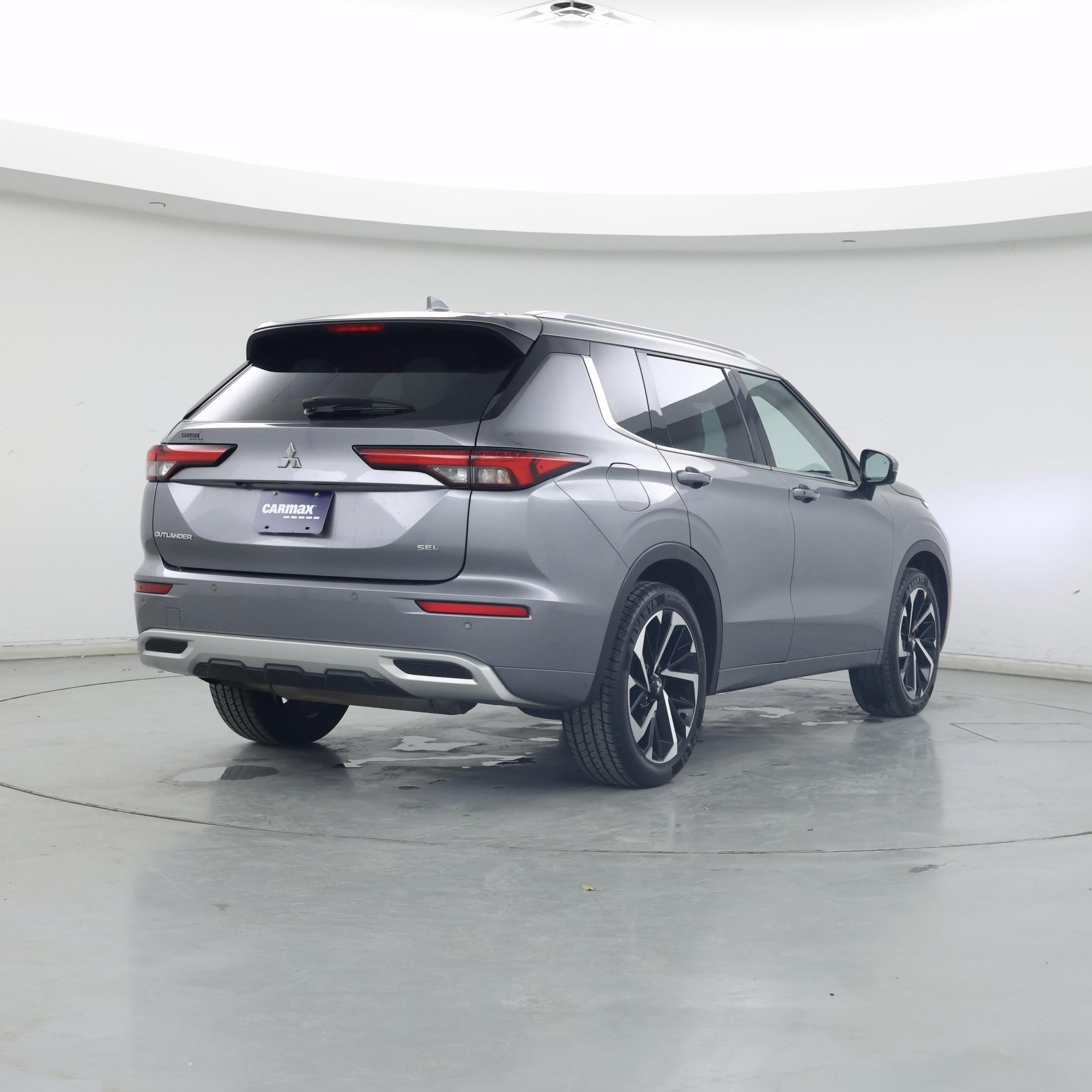 Thumbnail: 2023 Mitsubishi Outlander - 8