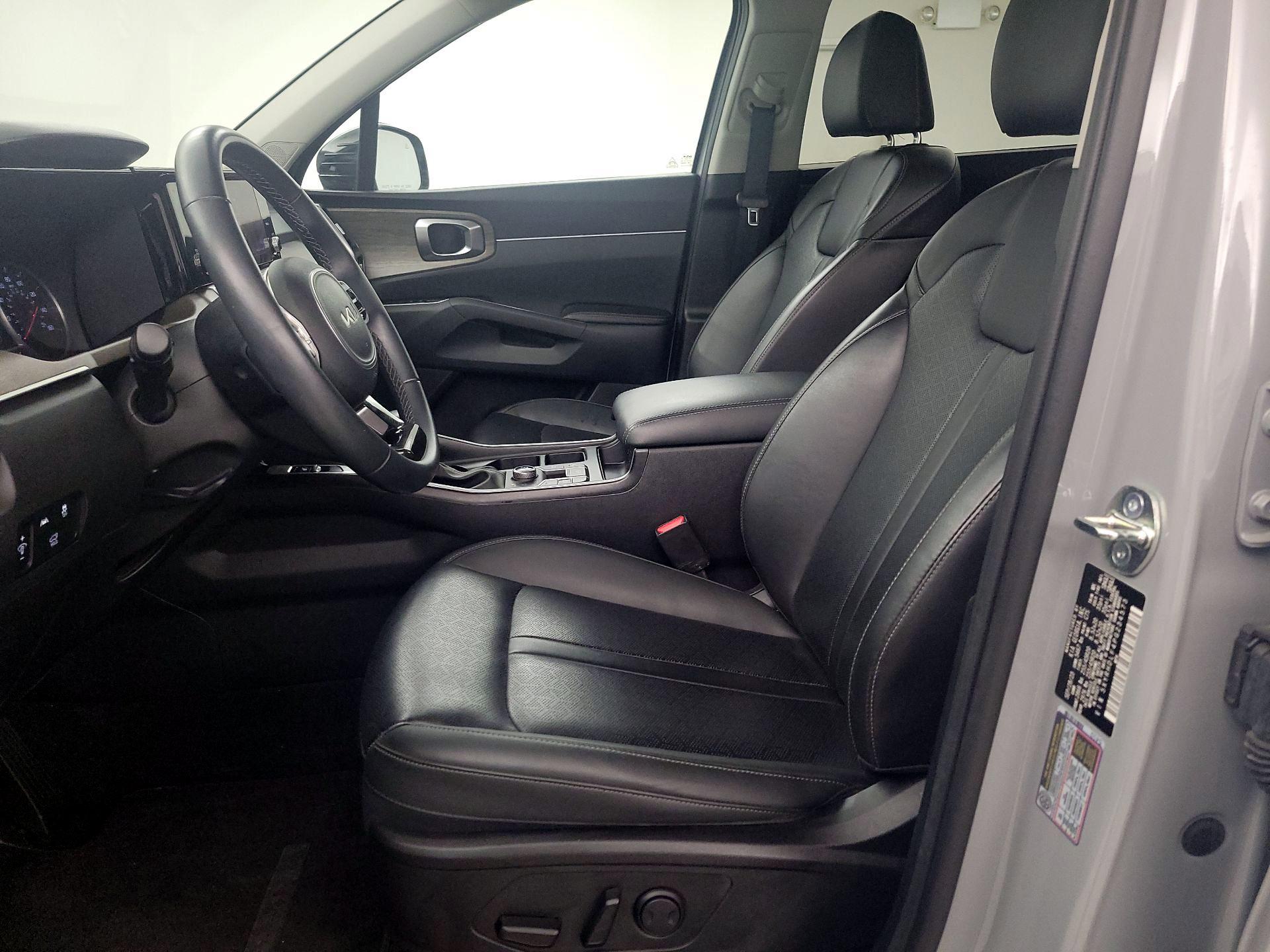 Thumbnail: 2023 Kia Sorento - 11