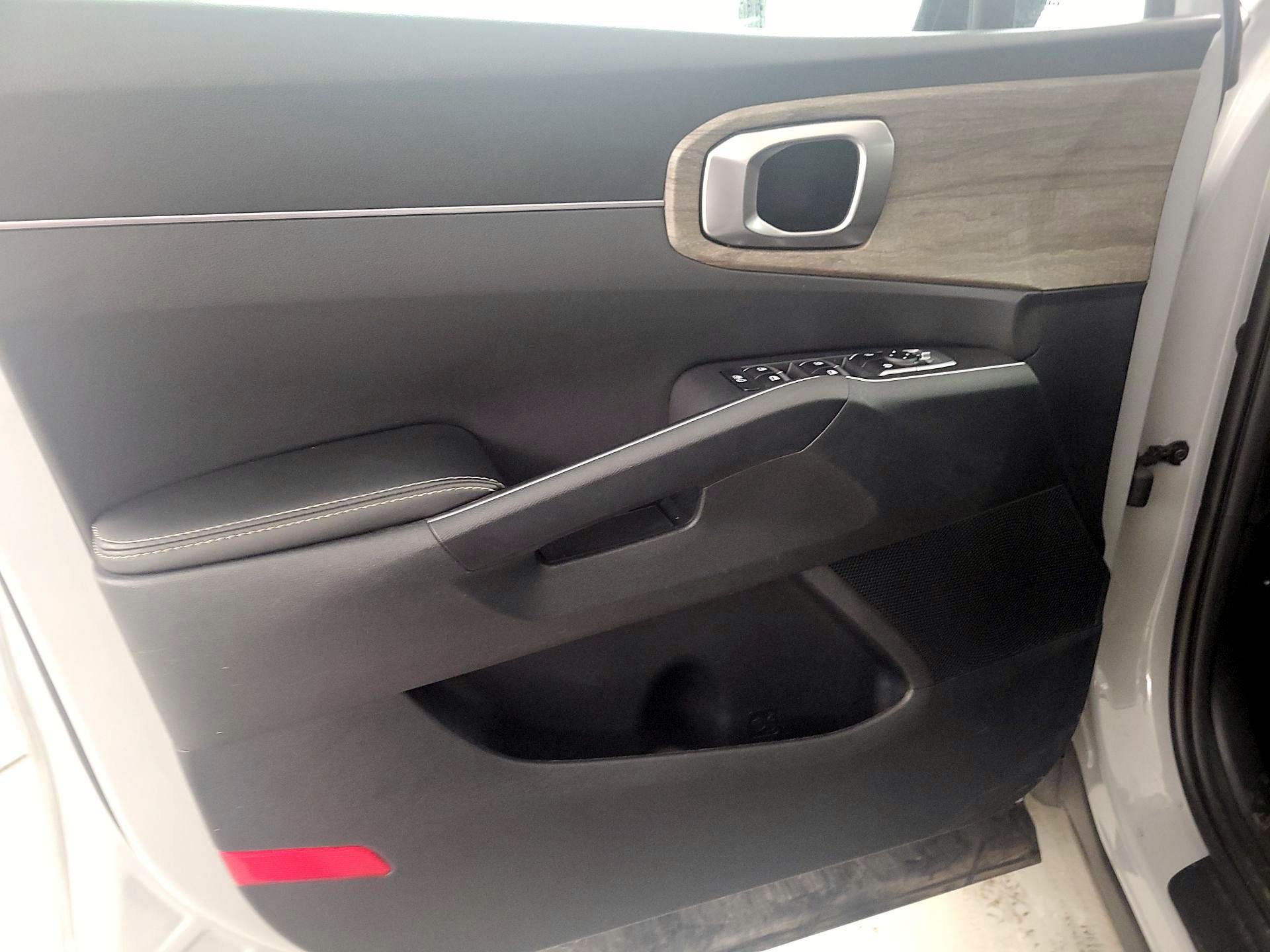 Thumbnail: 2023 Kia Sorento - 12