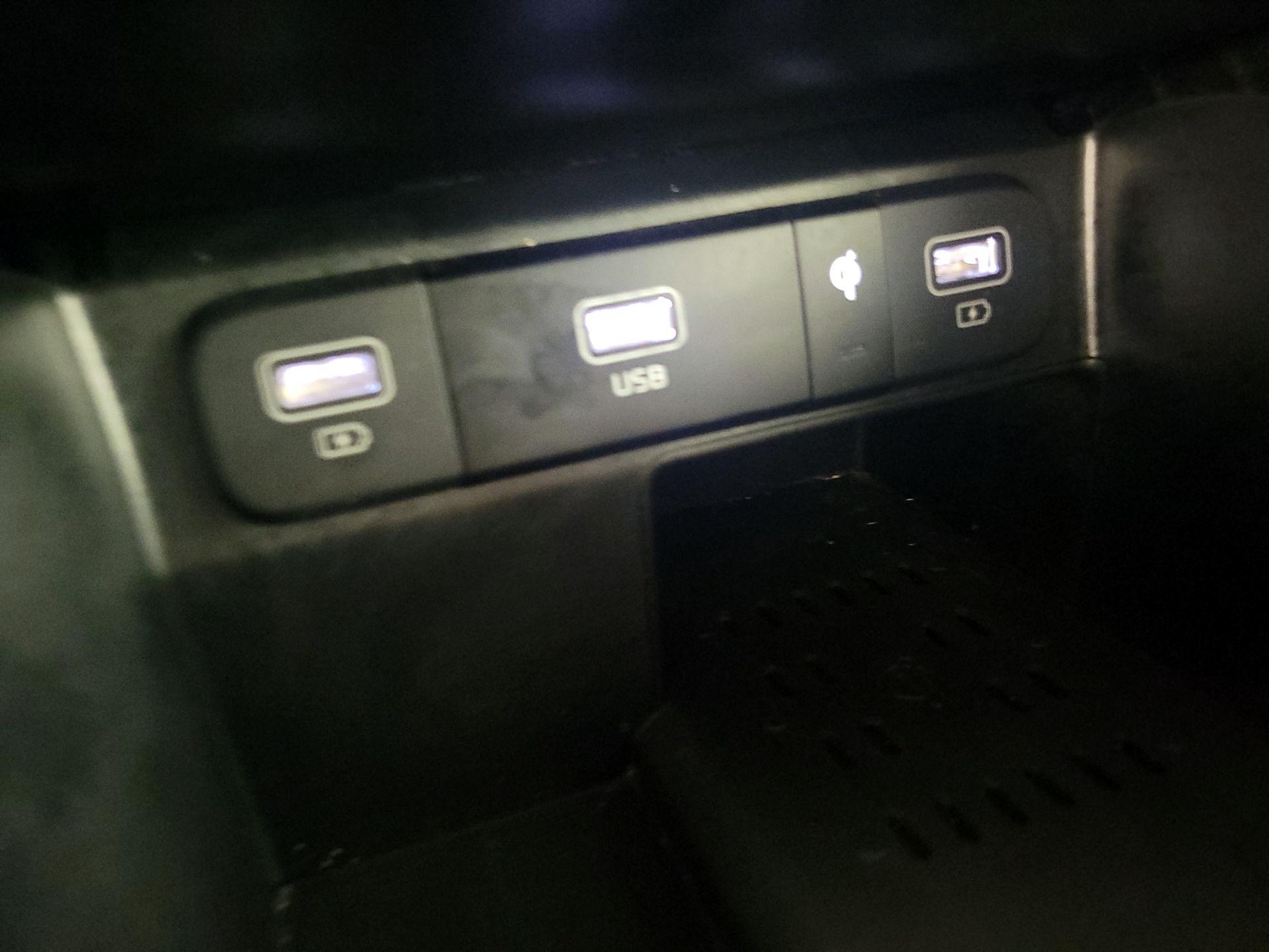 Thumbnail: 2023 Kia Sorento - 19