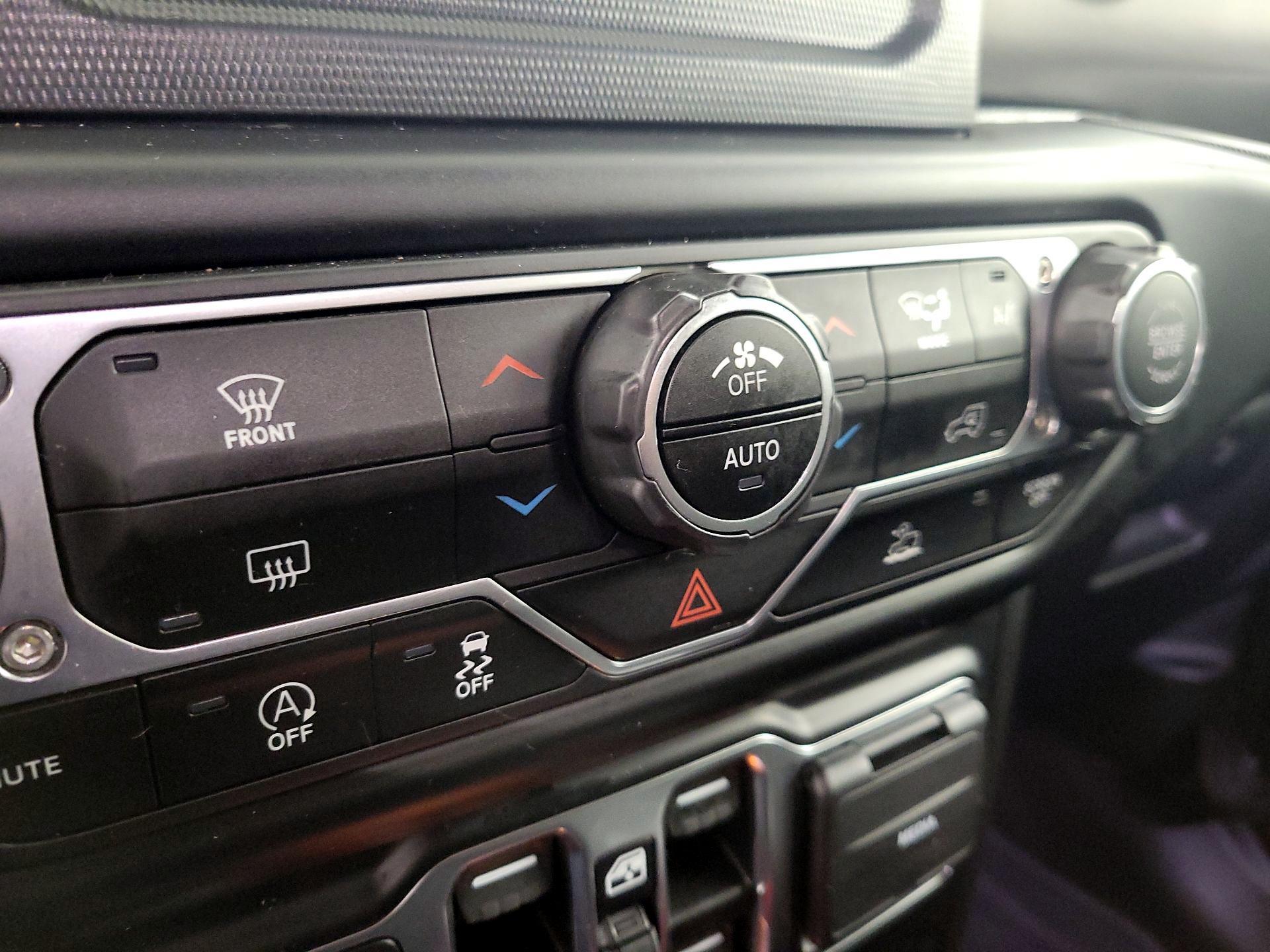 Thumbnail: 2022 Jeep Wrangler - 16