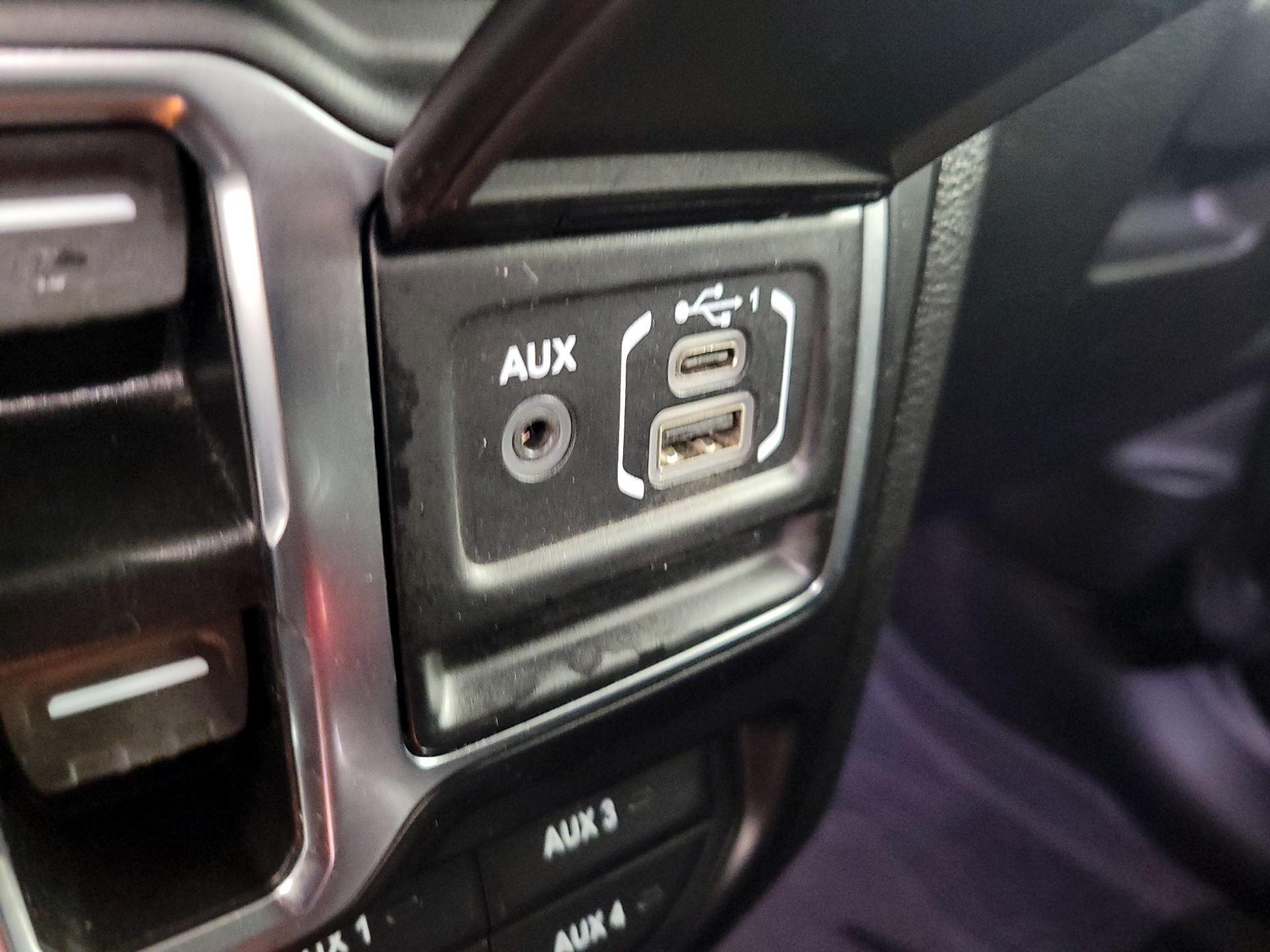 Thumbnail: 2022 Jeep Wrangler - 18