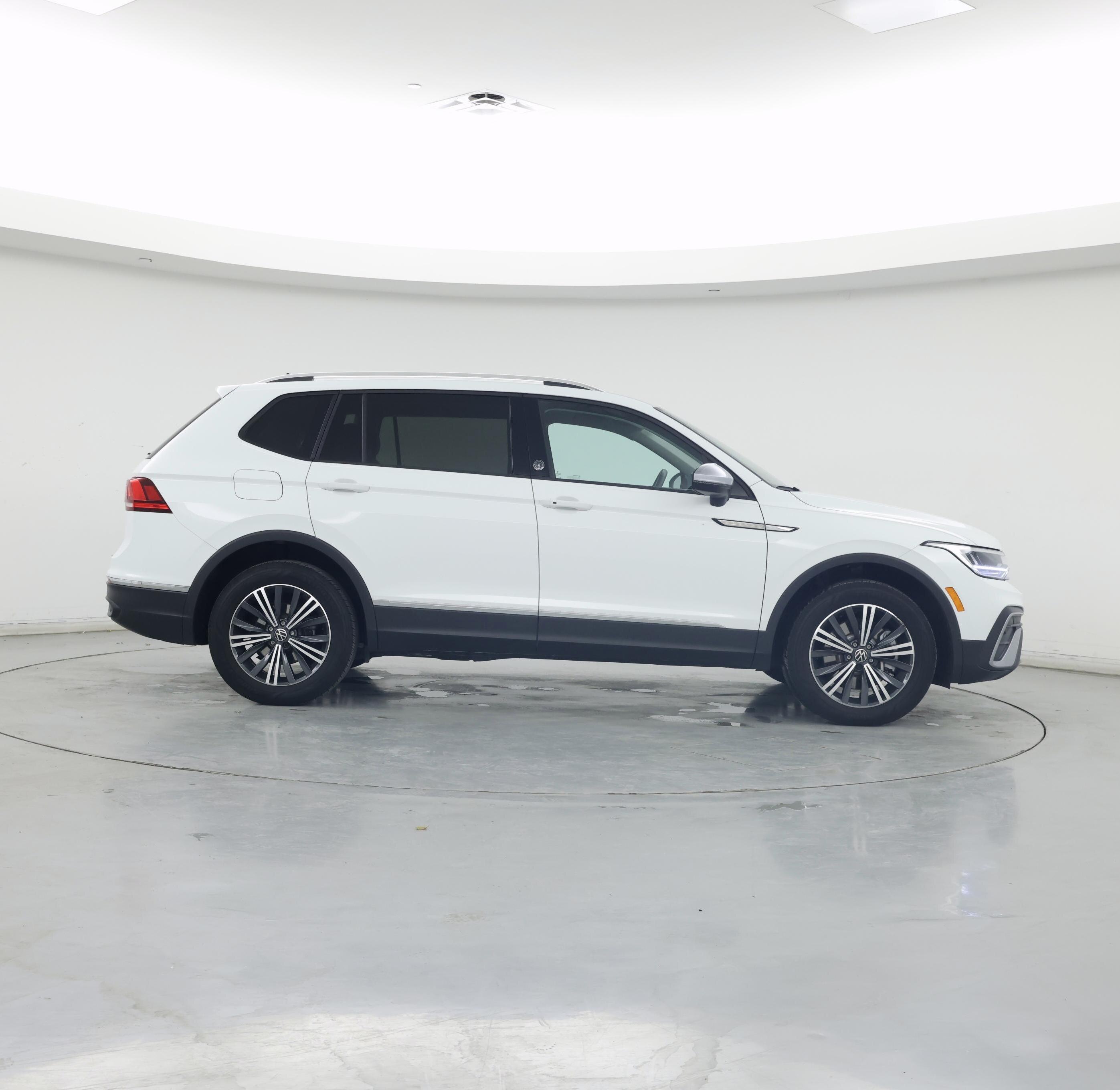 Thumbnail: 2024 Volkswagen Tiguan - 7