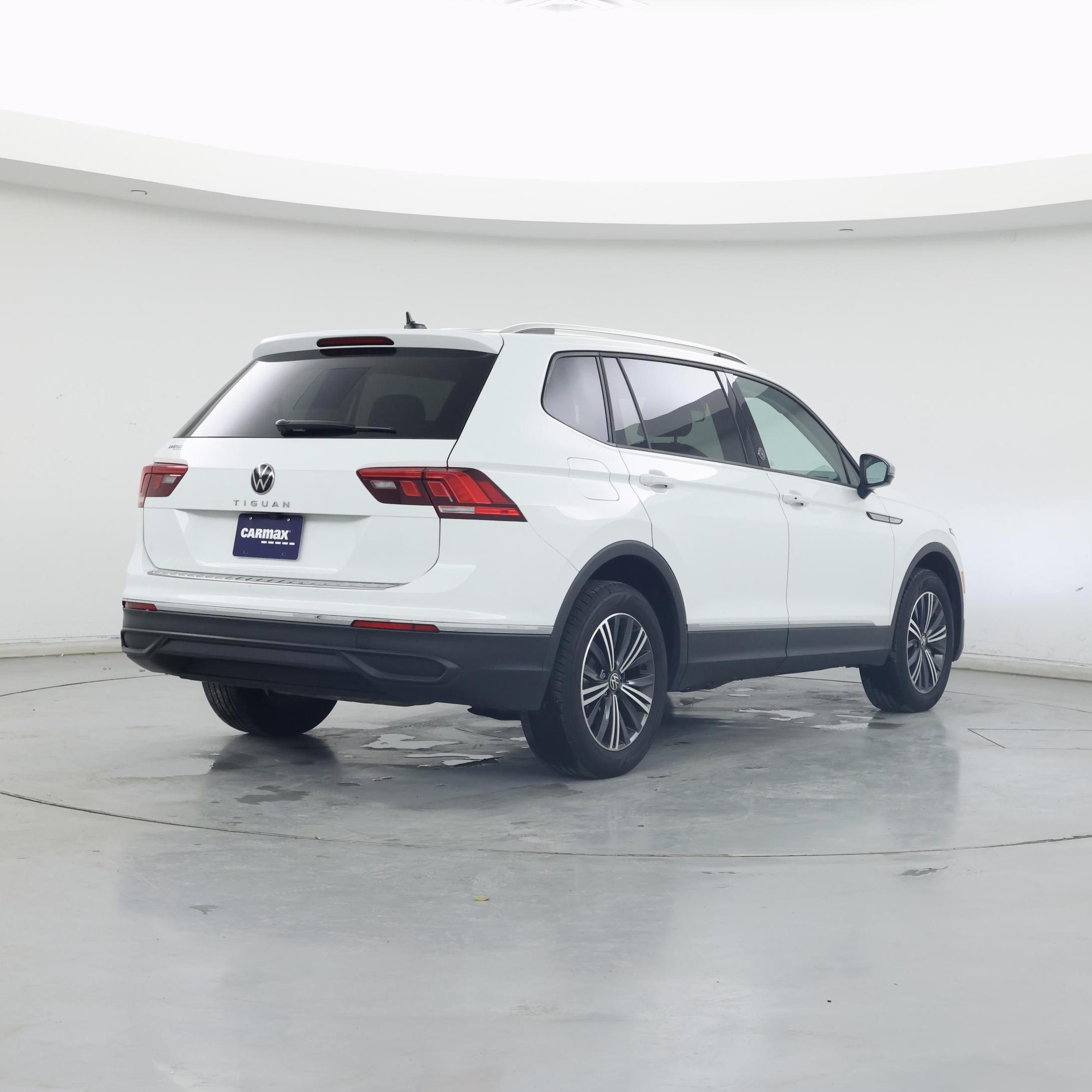 Thumbnail: 2024 Volkswagen Tiguan - 8