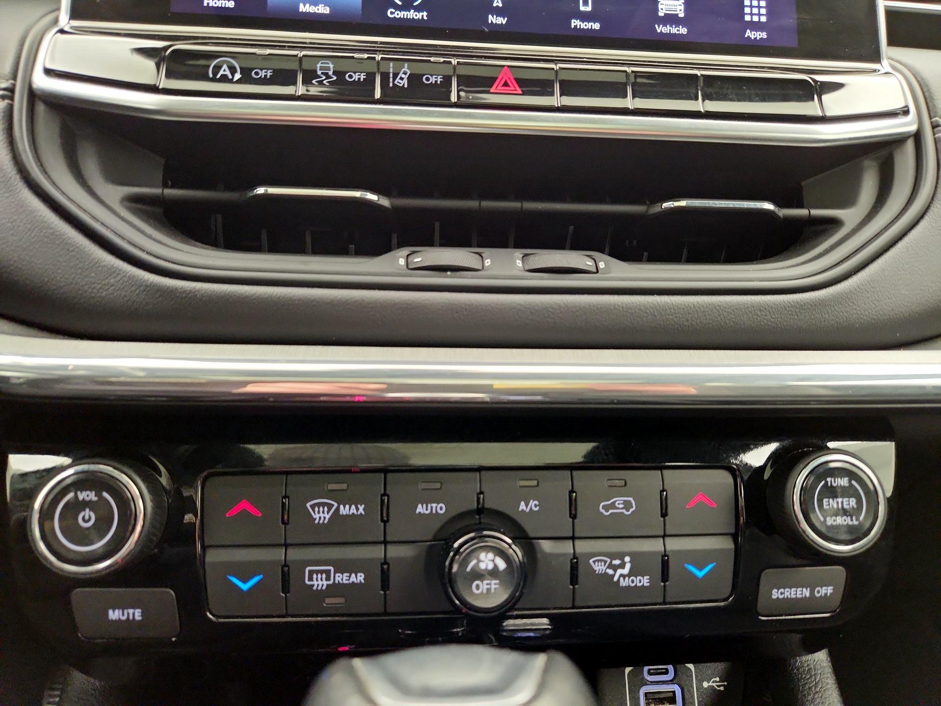 Thumbnail: 2022 Jeep Compass - 17