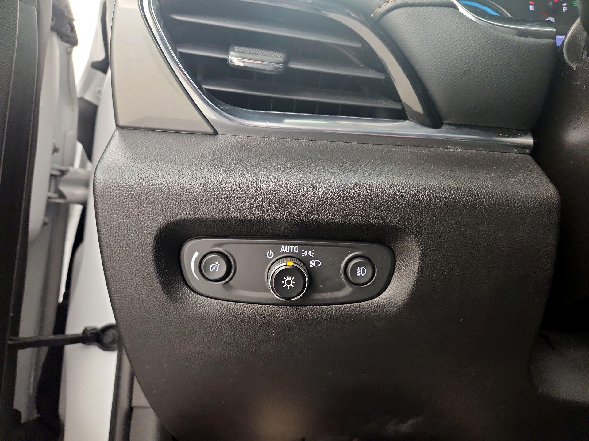 Thumbnail: 2021 Chevrolet Traverse - 13